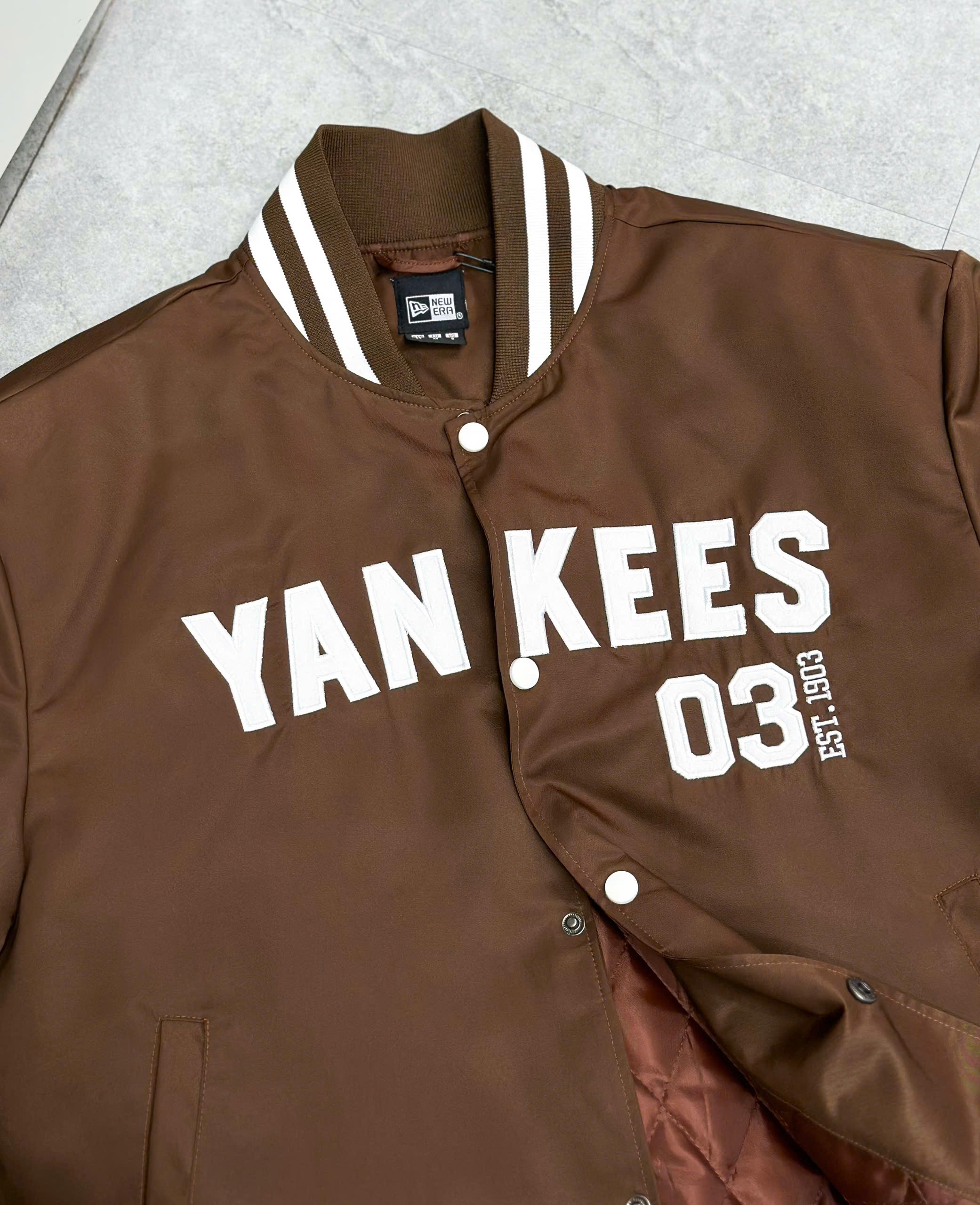1831 - Áo Bomber New Era Yankees Nâu Chữ Trắng [HÀNG CHÍNH HÃNG]