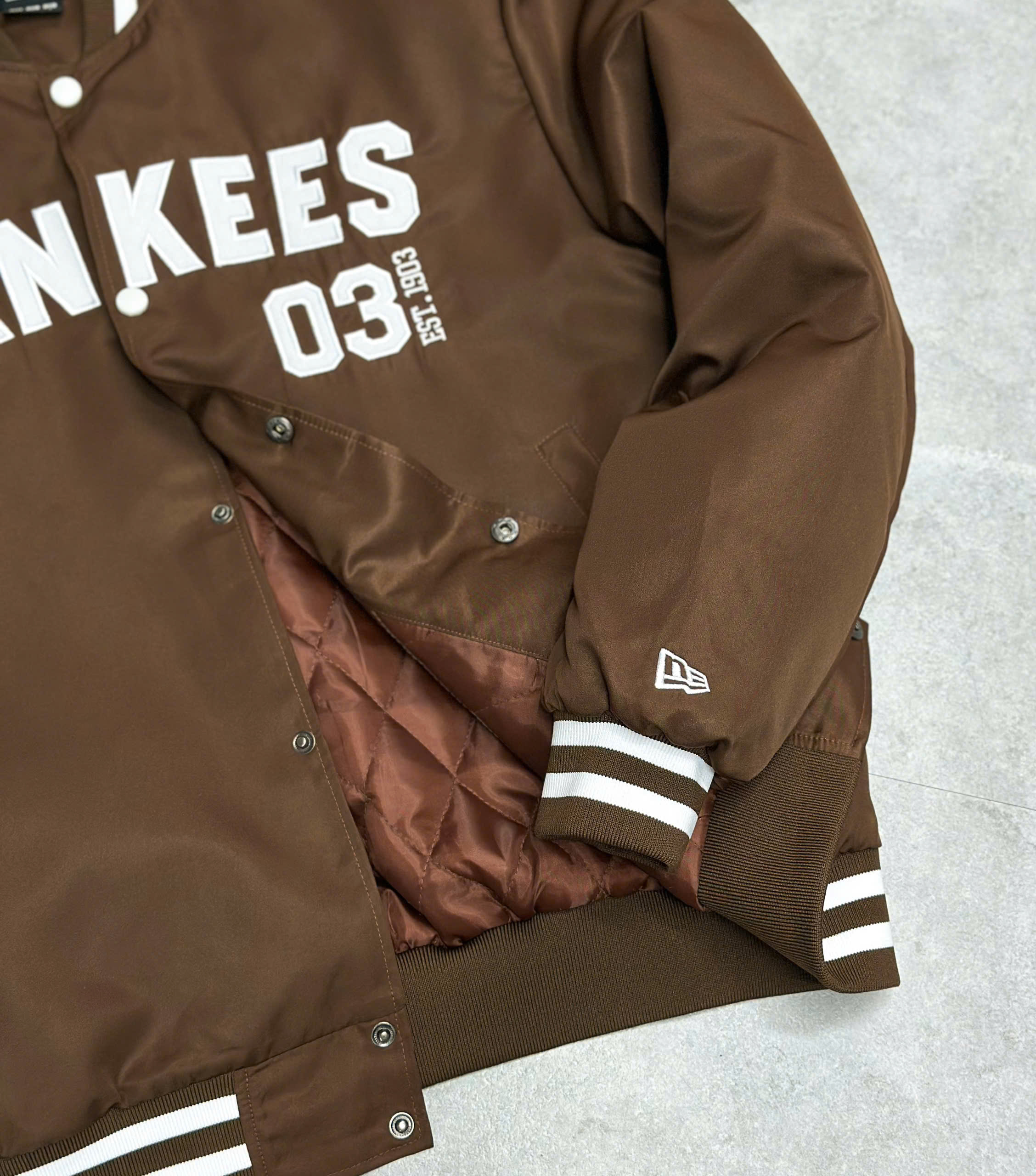 1831 - Áo Bomber New Era Yankees Nâu Chữ Trắng [HÀNG CHÍNH HÃNG]