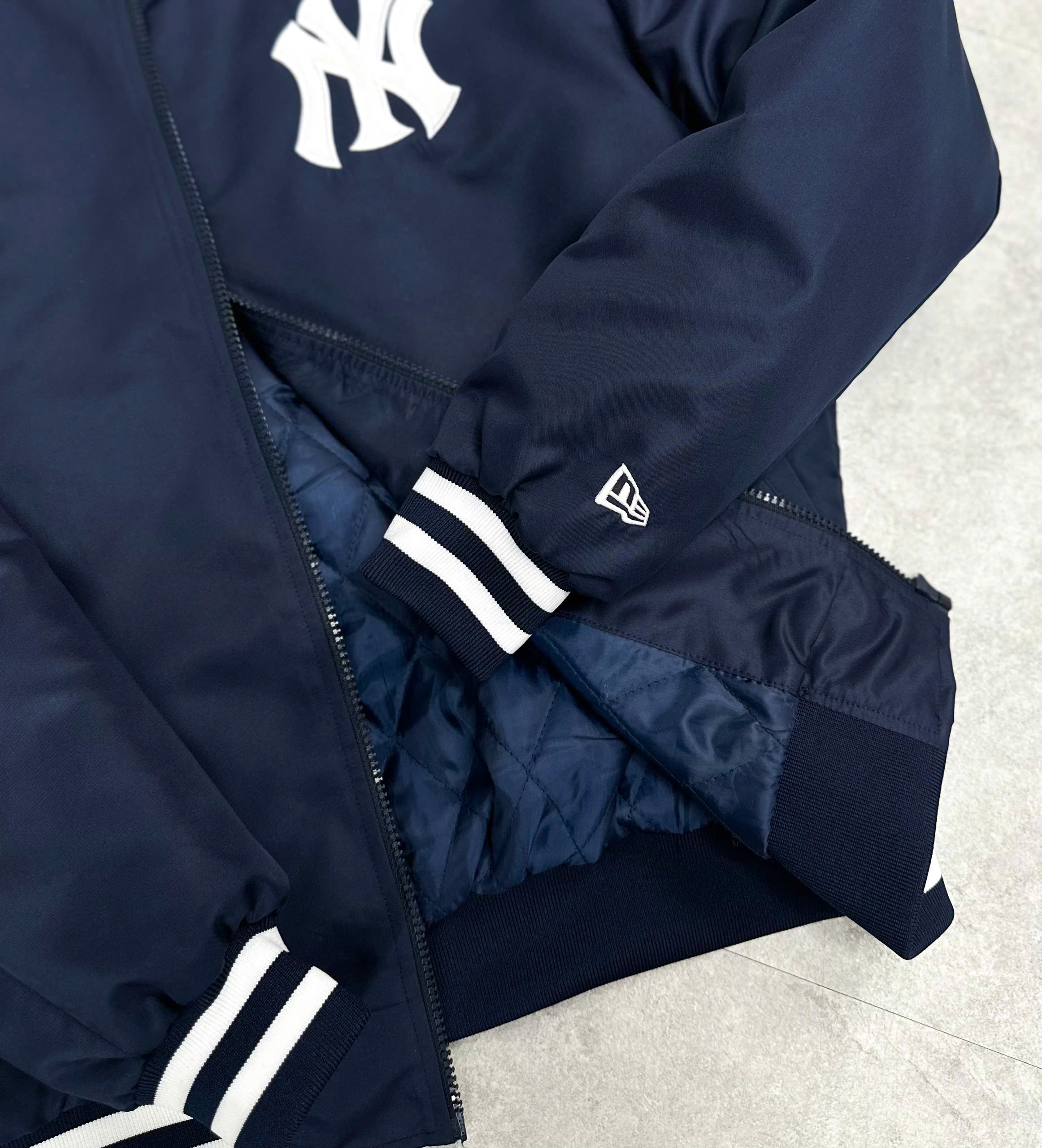 1830 - Áo Bomber New Era NY Basic Xanh Navy Chữ Trắng [HÀNG CHÍNH HÃNG]