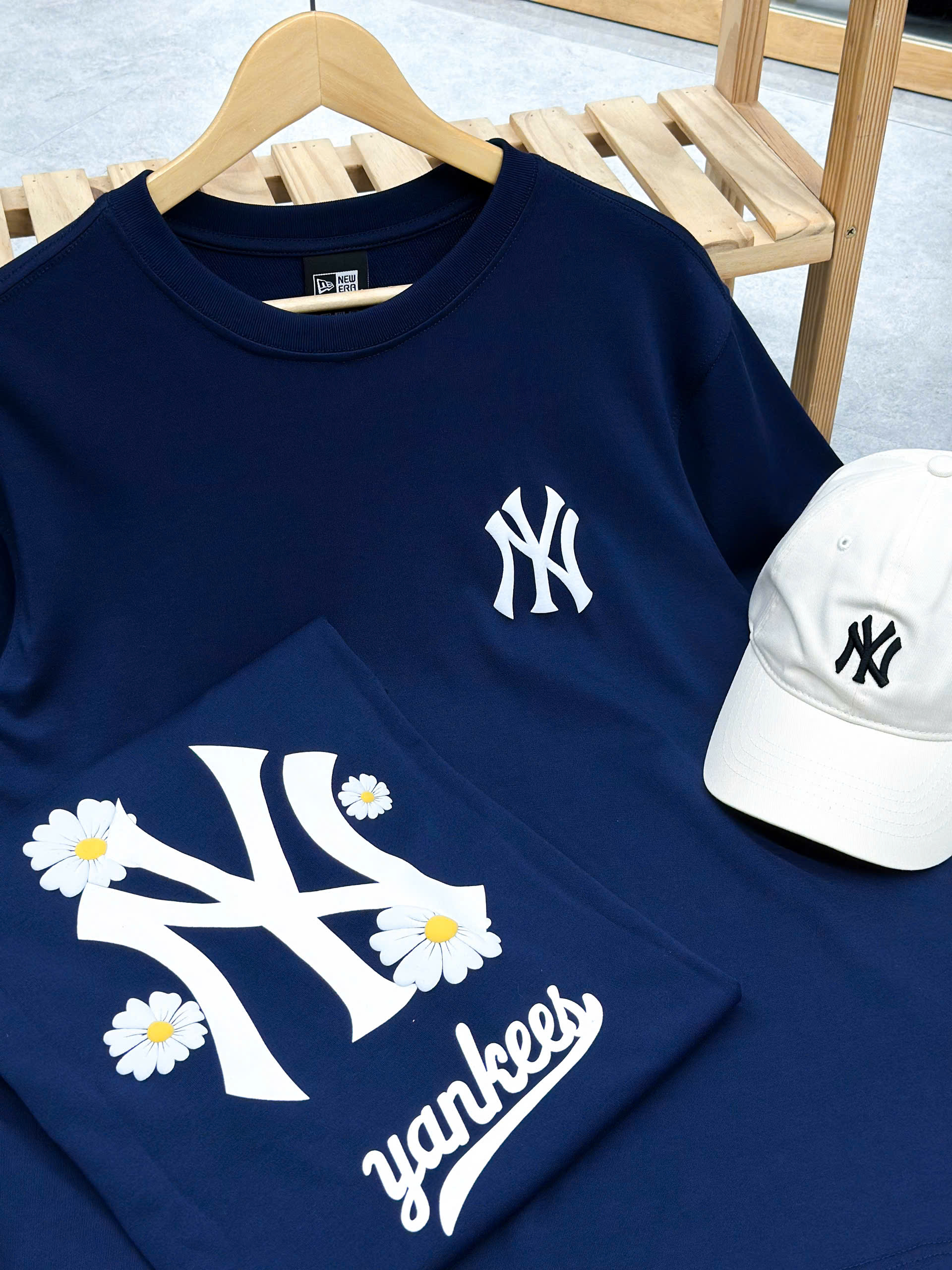 1837 - Áo New Era NY Yankees Hoa Cúc Nhỏ Xanh Navy [HÀNG CHÍNH HÃNG]
