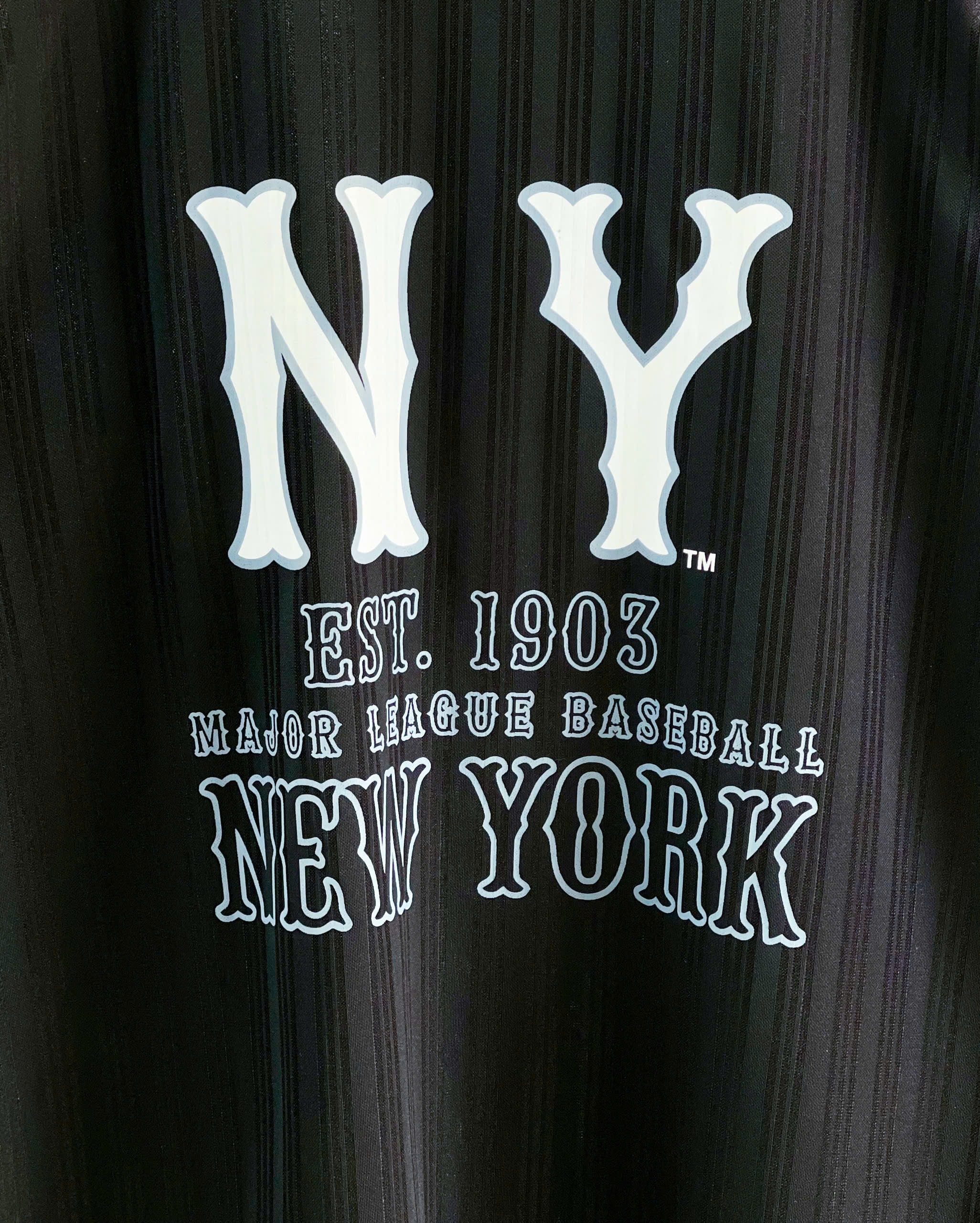 1838 - Áo New Era NY Wavy Đen Suông Mềm [HÀNG CHÍNH HÃNG]