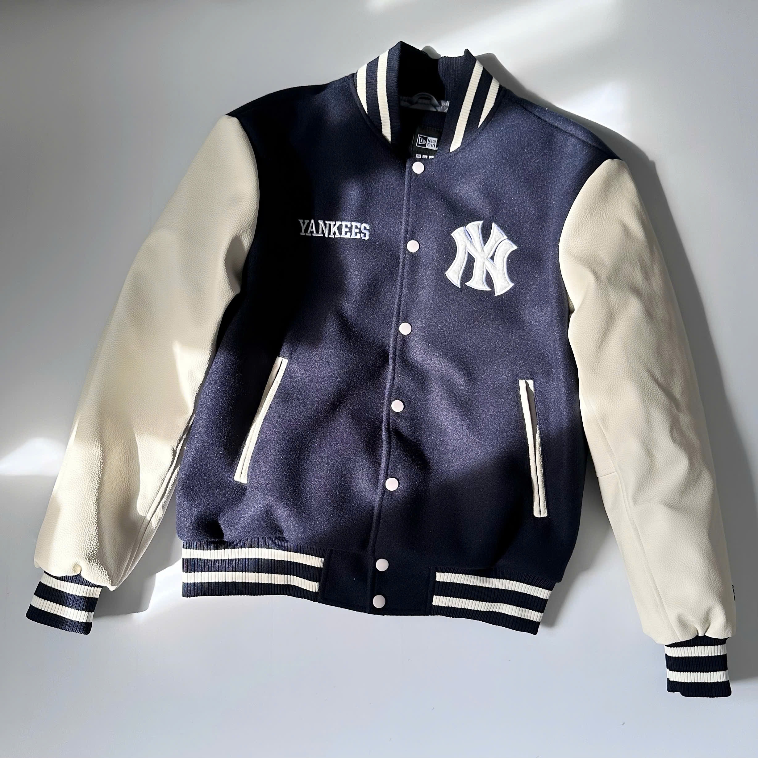 1842 - Áo Bomber New Era Yankees EST1903 Đen Tay Trắng Kem [HÀNG CHÍNH HÃNG]