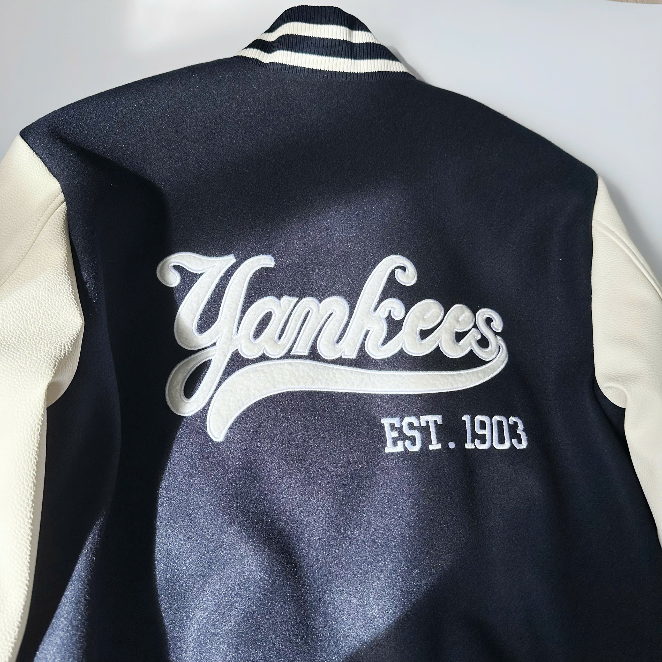 1842 - Áo Bomber New Era Yankees EST1903 Đen Tay Trắng Kem [HÀNG CHÍNH HÃNG]