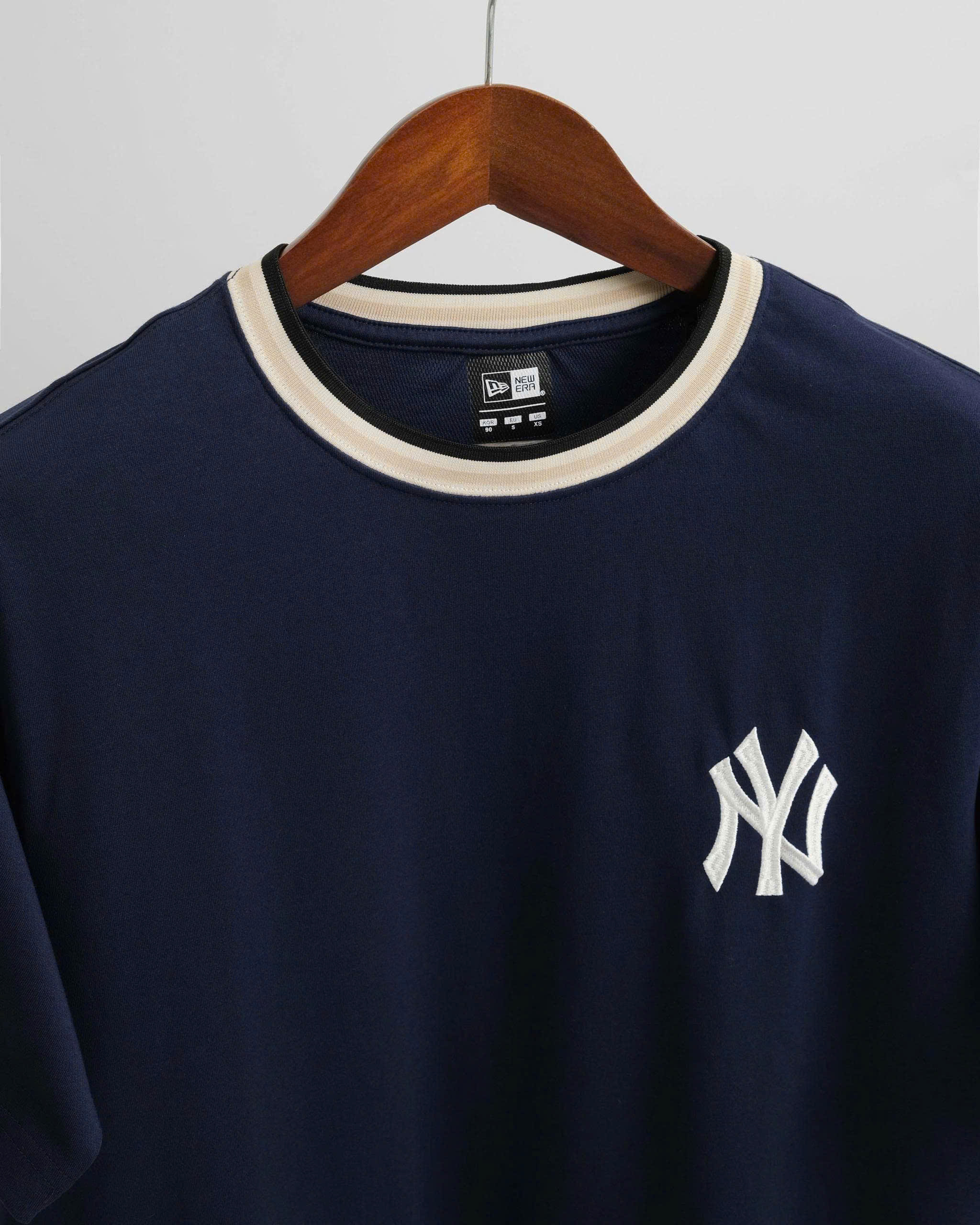 1924 - Áo New Era NY New York Yankees - Xanh Navy Viền Cổ Trắng 10932098	 [HÀNG CHÍNH HÃNG]