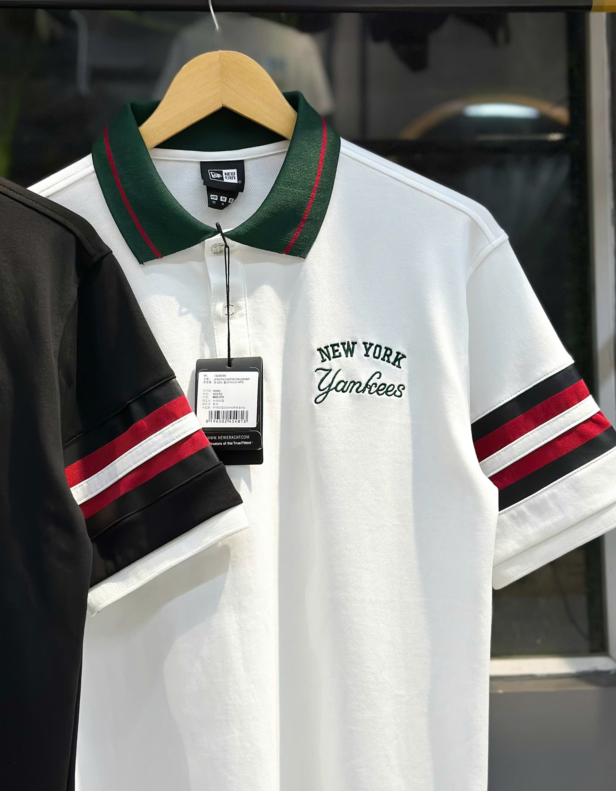 1883 - Áo New Era Polo NY Đen Cổ Xanh [HÀNG CHÍNH HÃNG]
