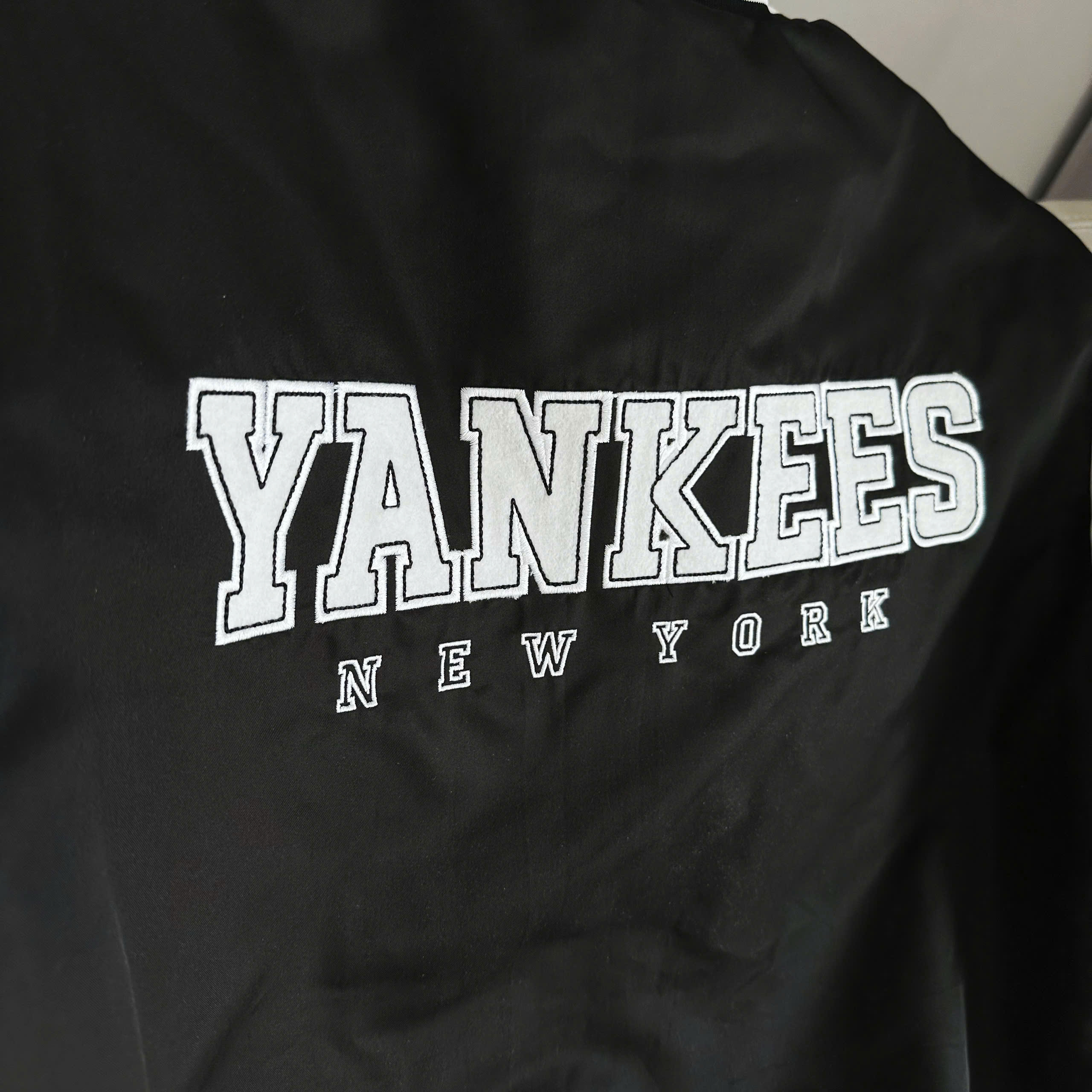 1885 - Áo Bomber New Era New York Yankees Đem Viền Trắng [HÀNG CHÍNH HÃNG]