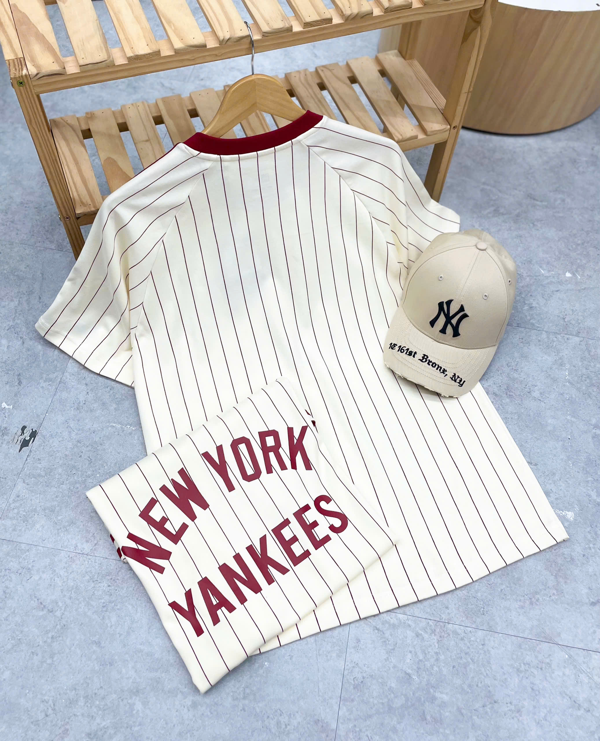 1913 - Áo New Era NY New York Yankees Đỏ Sọc Trắng [HÀNG CHÍNH HÃNG]