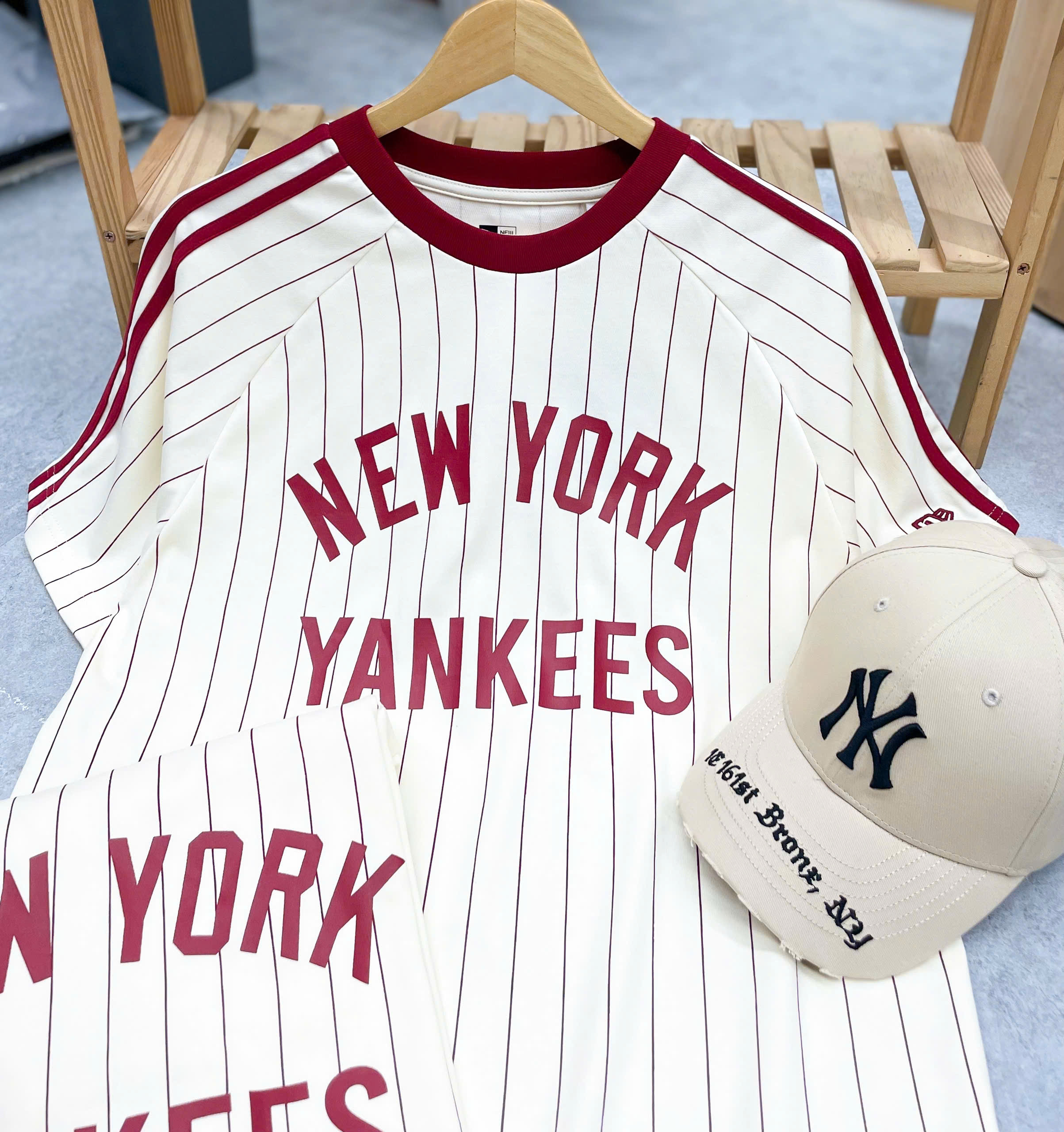 1913 - Áo New Era NY New York Yankees Đỏ Sọc Trắng [HÀNG CHÍNH HÃNG]