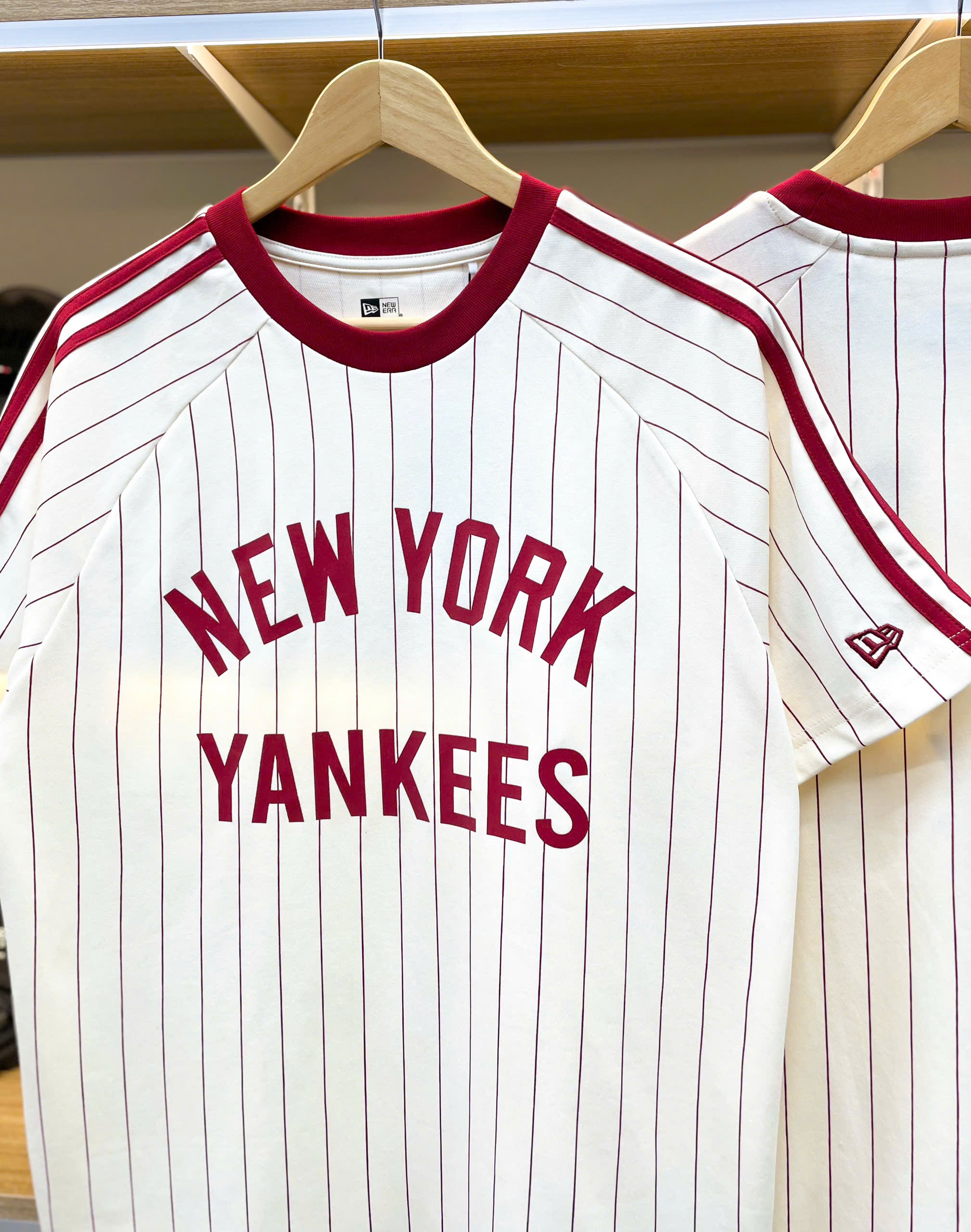 1913 - Áo New Era NY New York Yankees Đỏ Sọc Trắng [HÀNG CHÍNH HÃNG]