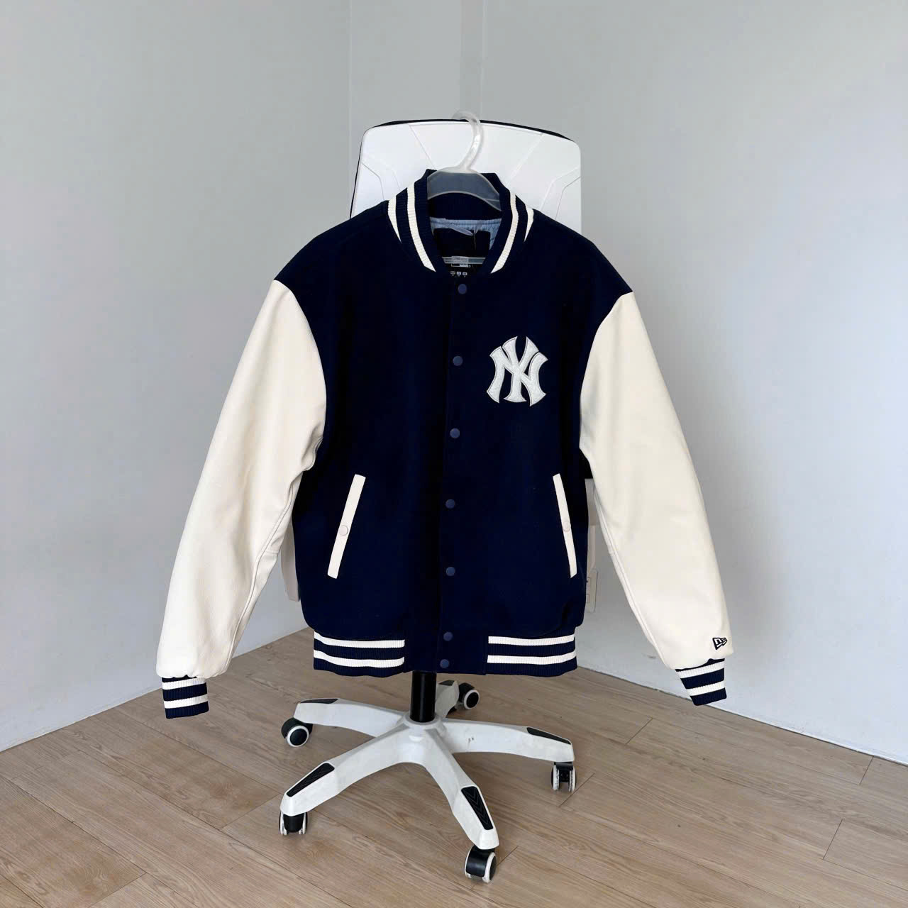 1933 - Áo Bomber Varsity New Era NY Yankee - Đen Tay Trắng [HÀNG CHÍNH HÃNG]