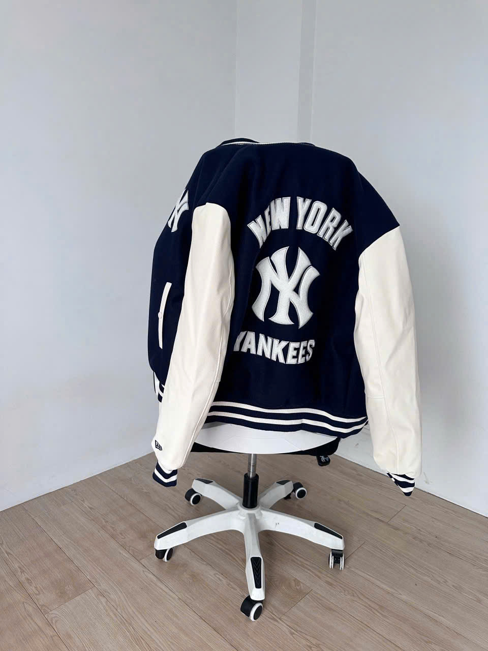 1933 - Áo Bomber Varsity New Era NY Yankee - Đen Tay Trắng [HÀNG CHÍNH HÃNG]