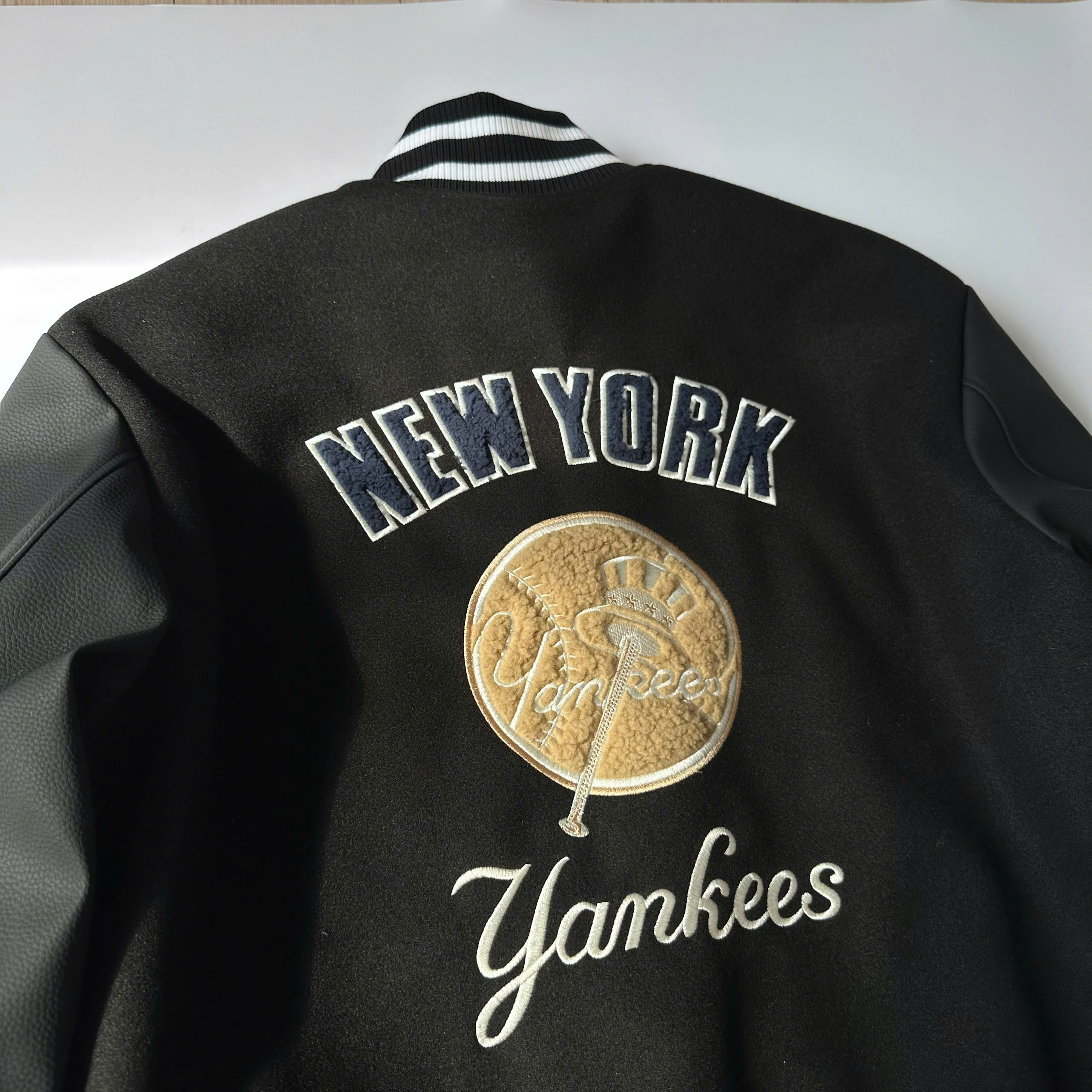 1931 - Áo Bomber Varsity New Era NY Yankee - Đen Logo Tròn [HÀNG CHÍNH HÃNG]