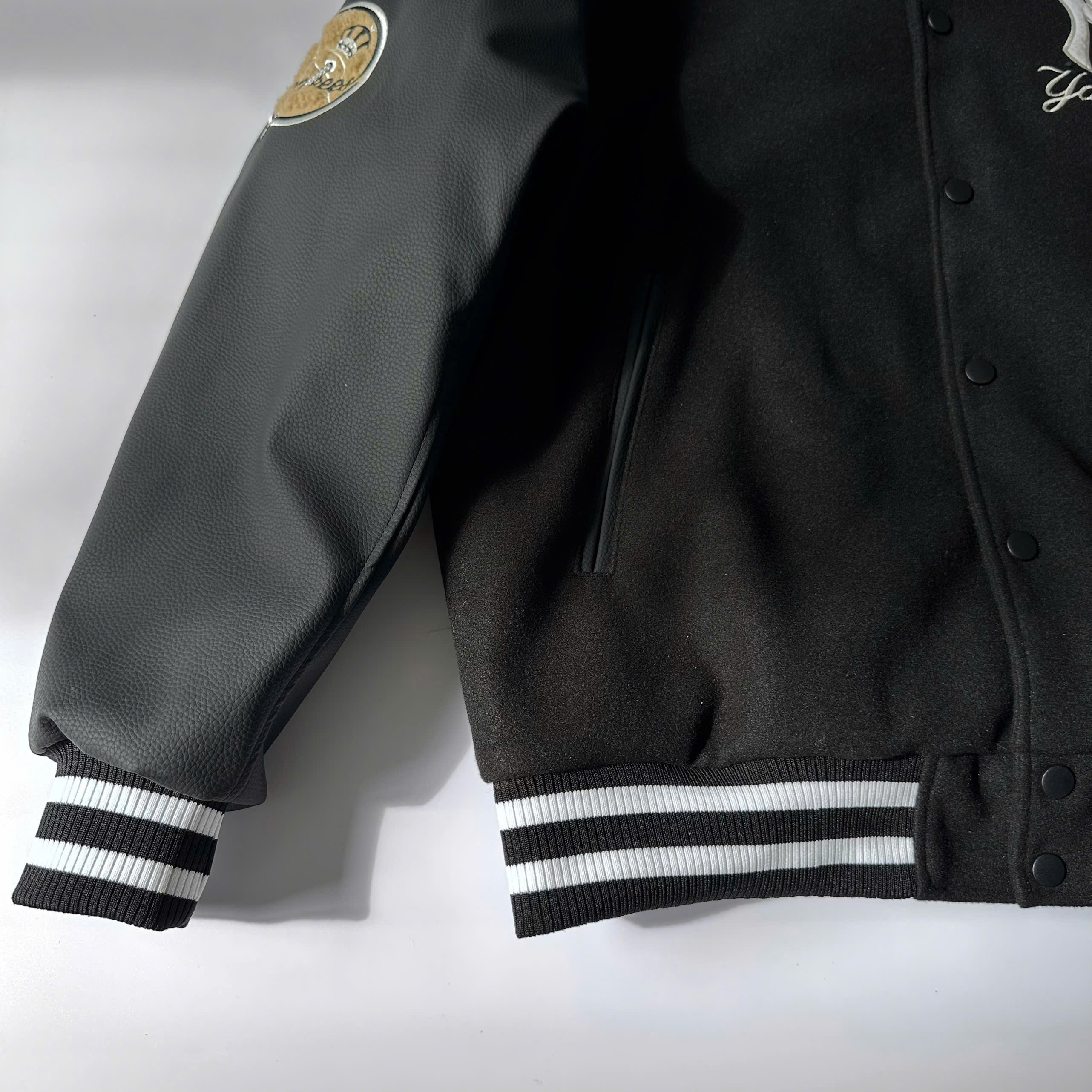 1931 - Áo Bomber Varsity New Era NY Yankee - Đen Logo Tròn [HÀNG CHÍNH HÃNG]