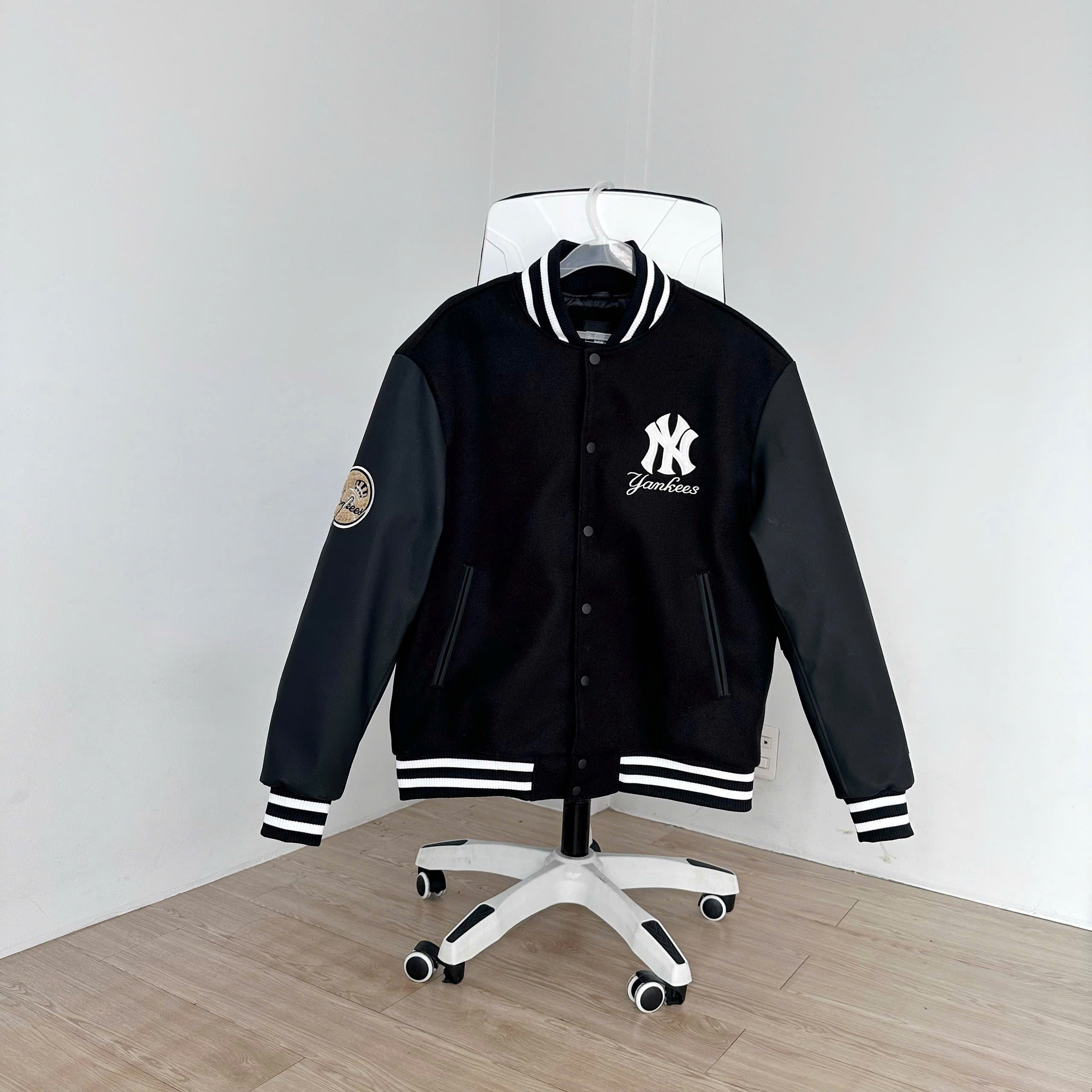 1931 - Áo Bomber Varsity New Era NY Yankee - Đen Logo Tròn [HÀNG CHÍNH HÃNG]