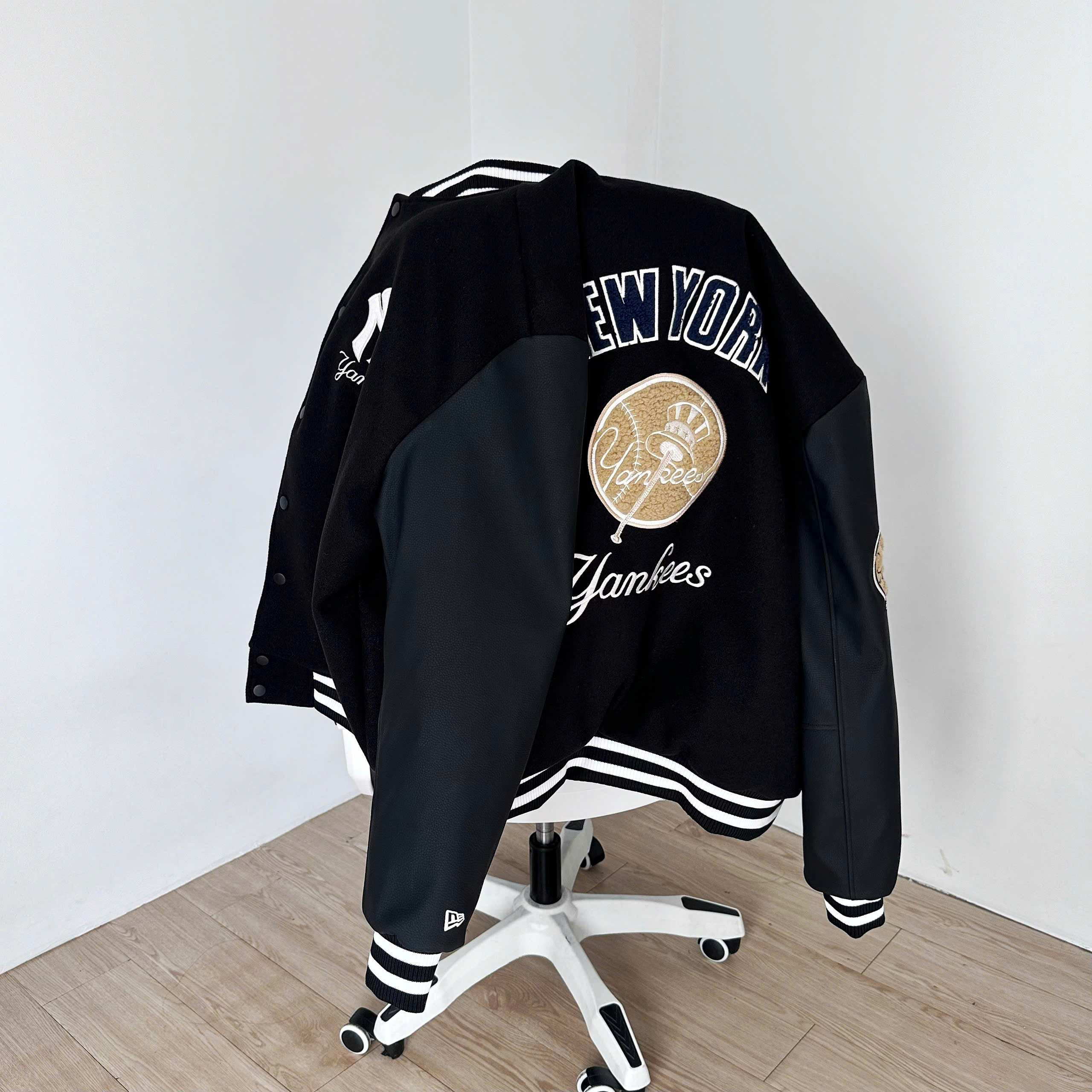 1931 - Áo Bomber Varsity New Era NY Yankee - Đen Logo Tròn [HÀNG CHÍNH HÃNG]