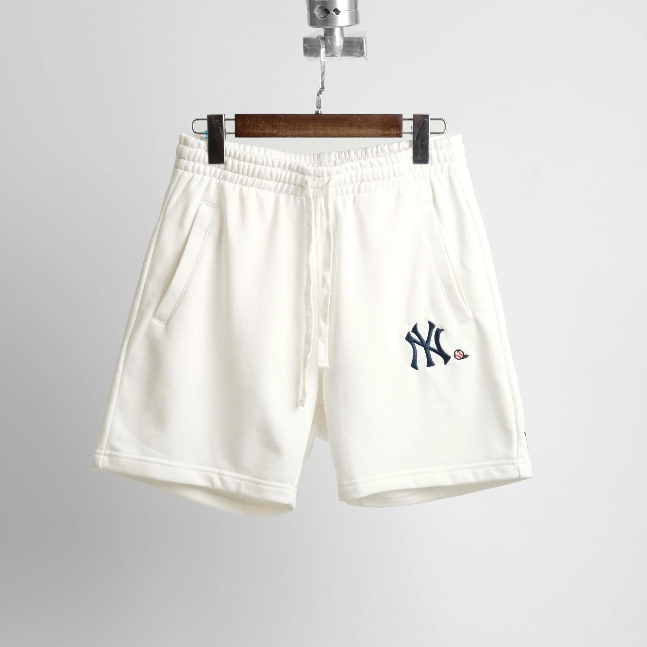 2069 - Quần New Era LA Baseball Mini Trắng [HÀNG CHÍNH HÃNG]