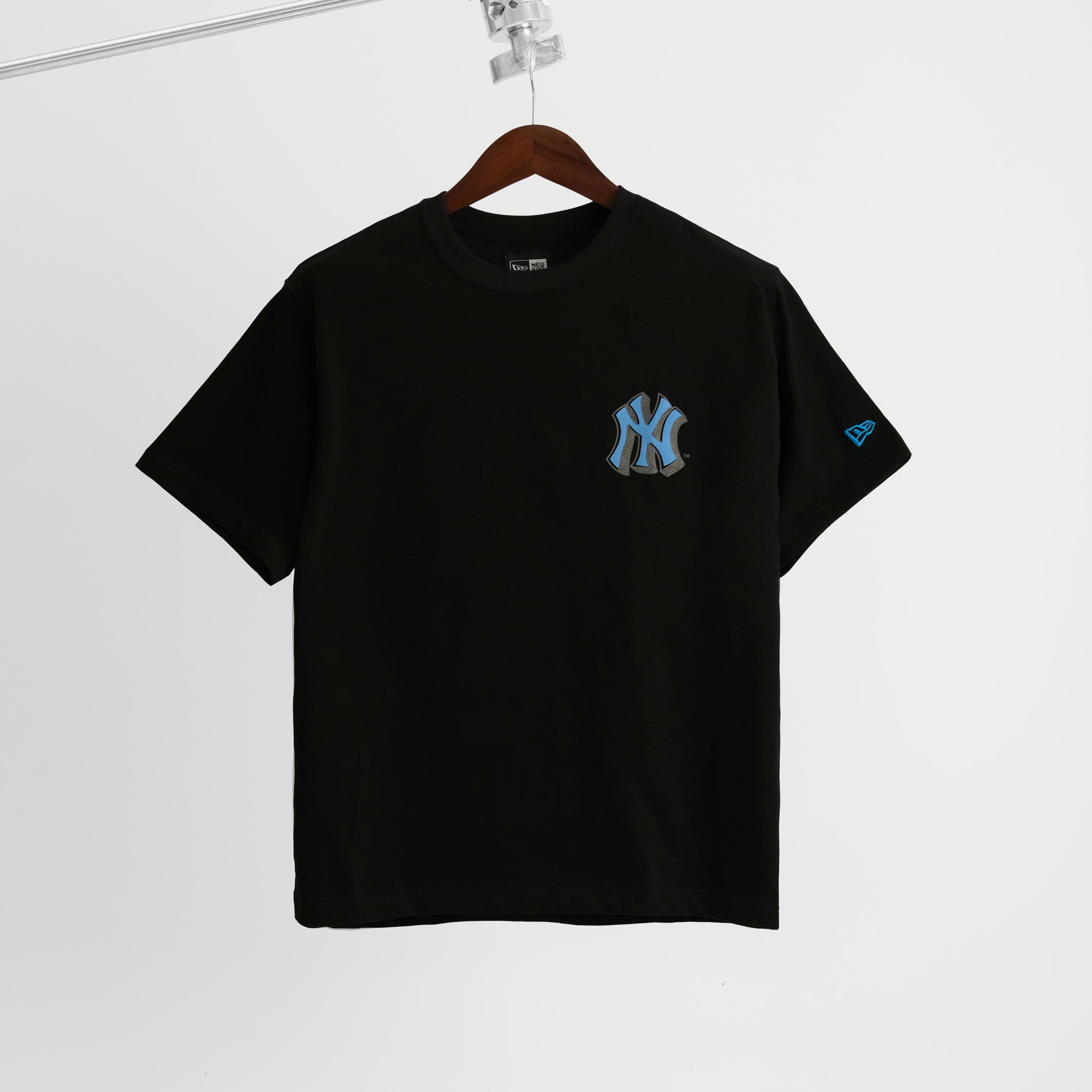 2146 - Áo New Era NY Gấu Hug Logo Đen [HÀNG CHÍNH HÃNG]