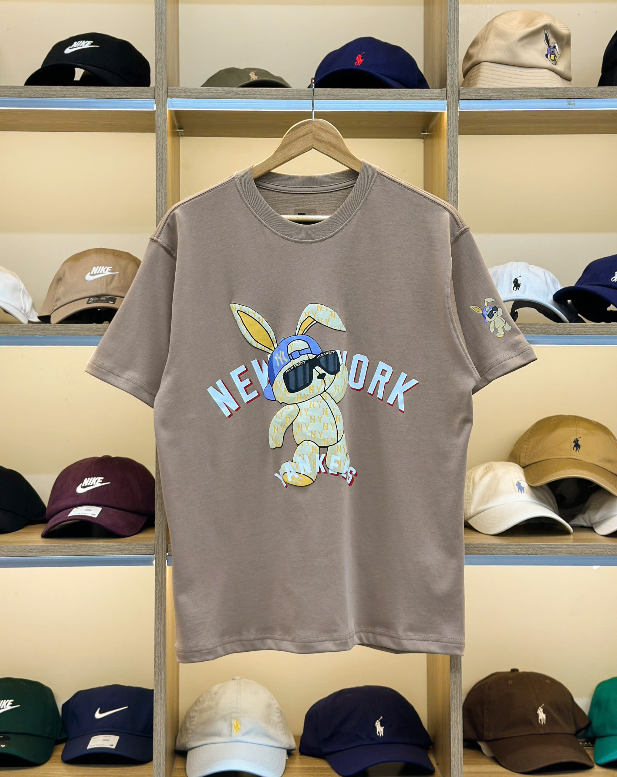 2739 - Áo New Era NY New York Thỏ Mono Nâu [HÀNG CHÍNH HÃNG]