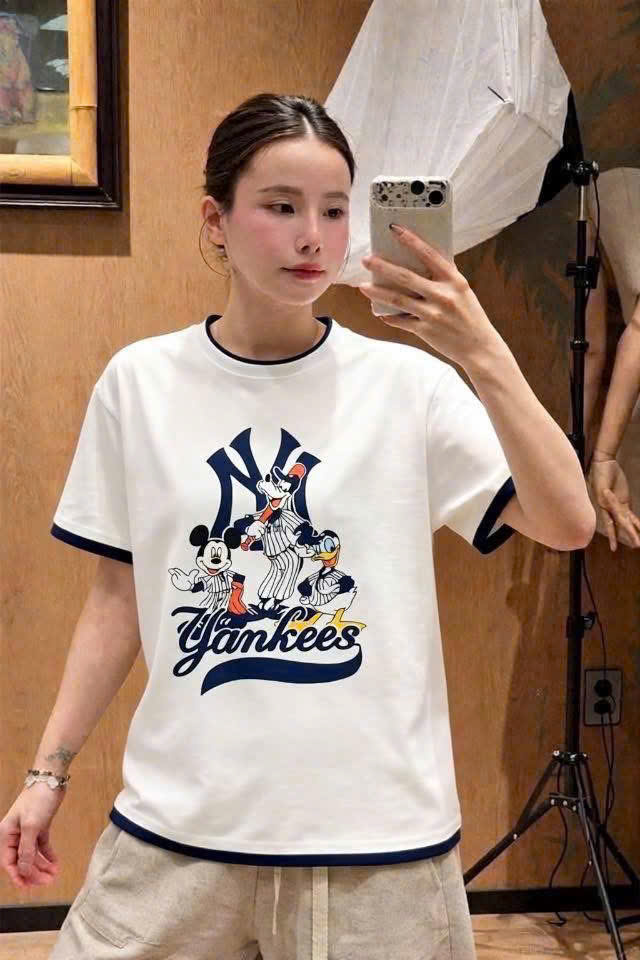 2755 - Áo New Era NY Mickey Family Trắng Kem [HÀNG CHÍNH HÃNG]