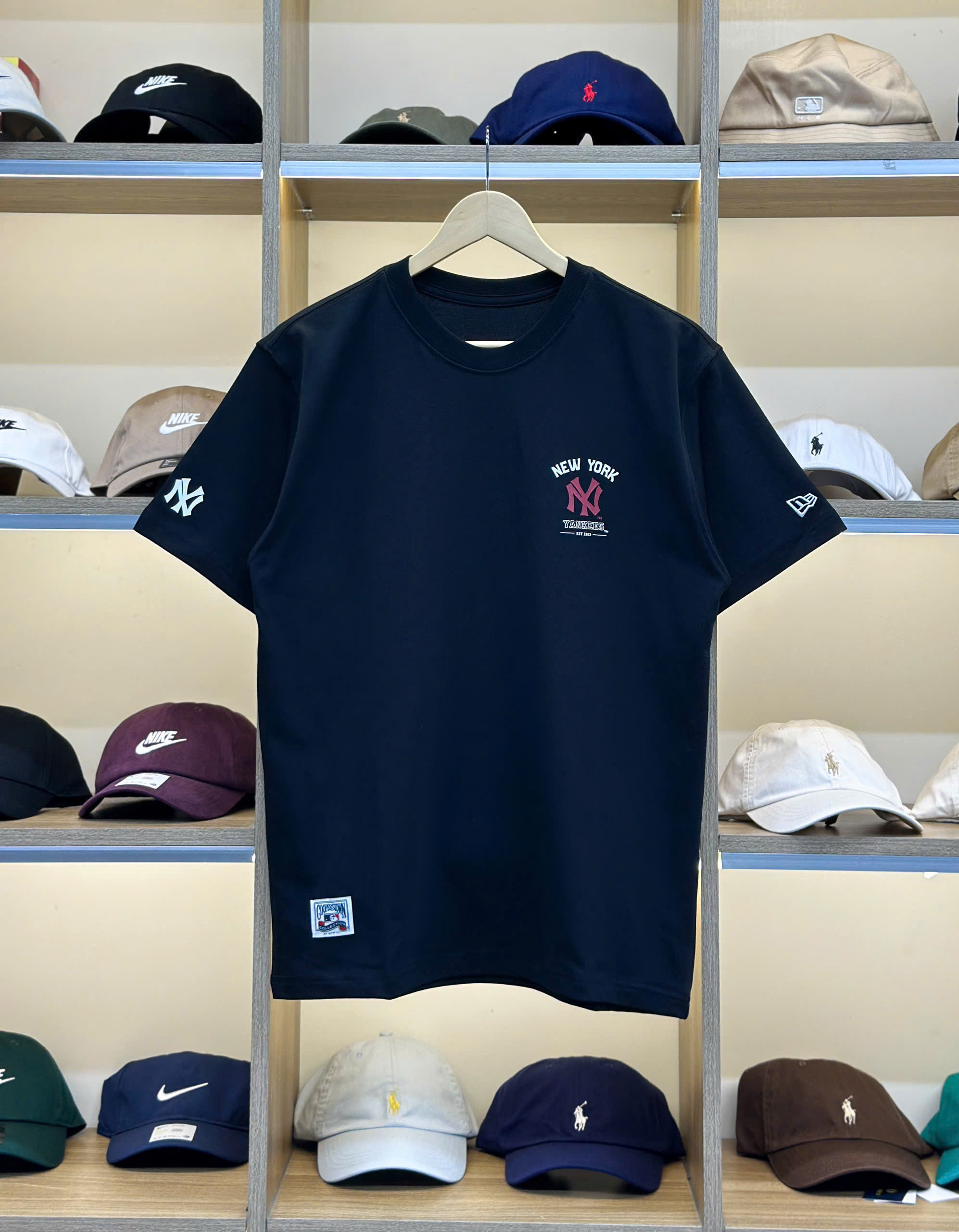 2756 - Áo New Era NY Đỏ Yankee Đen [HÀNG CHÍNH HÃNG]