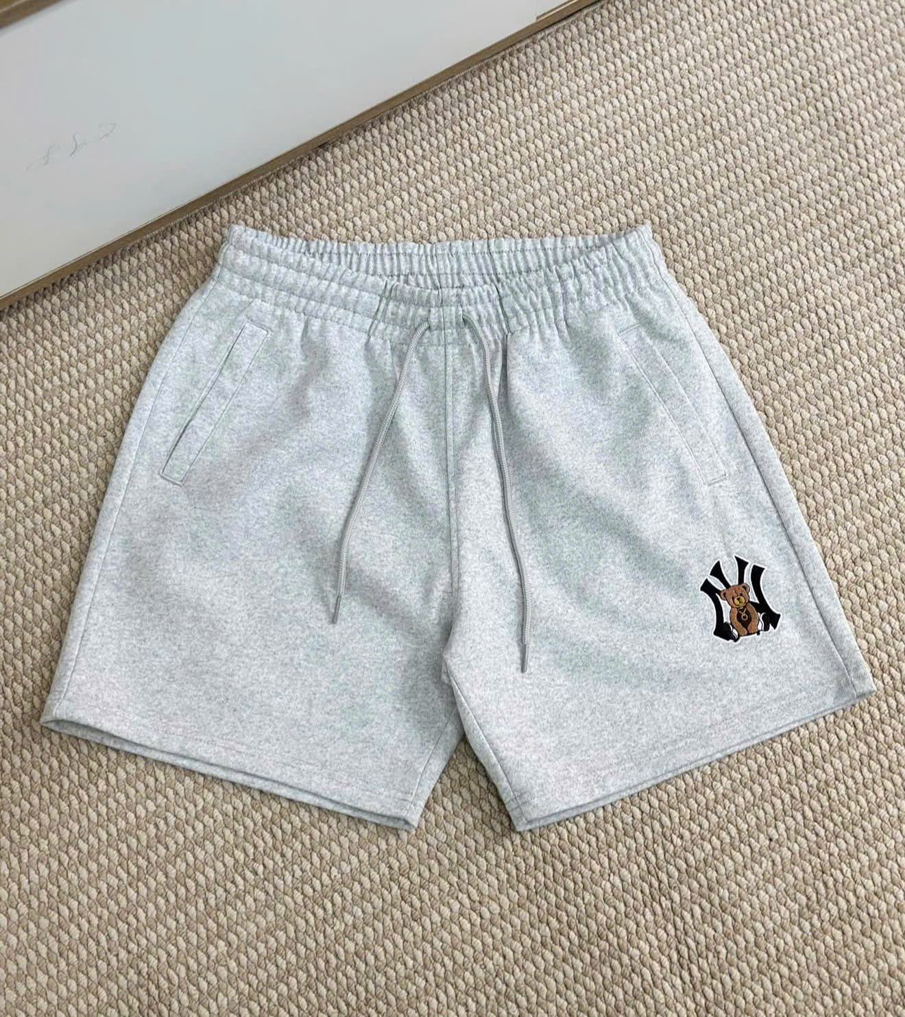 2760 - Quần New Era NY Gấu Xám [HÀNG CHÍNH HÃNG]