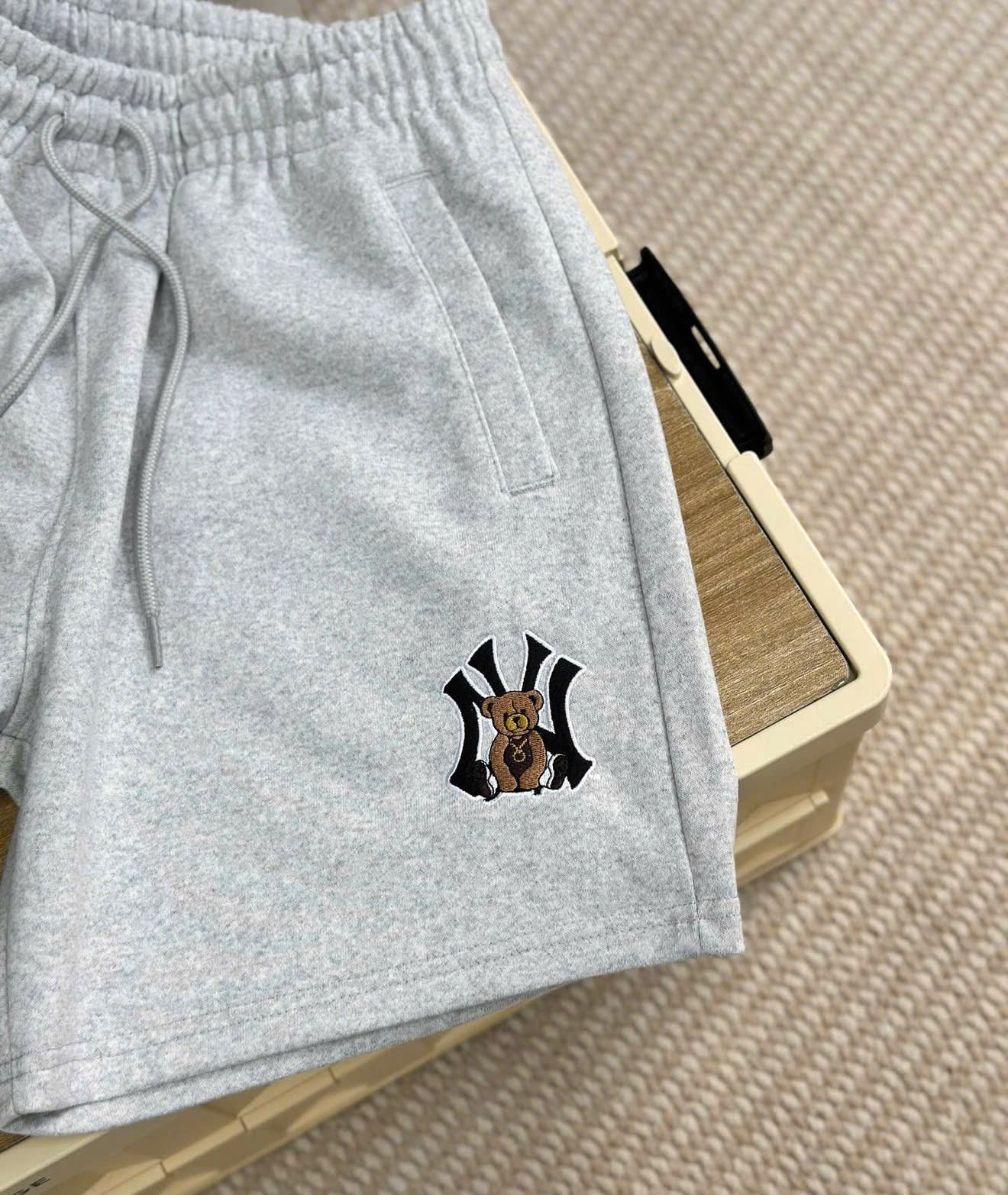 2760 - Quần New Era NY Gấu Xám [HÀNG CHÍNH HÃNG]