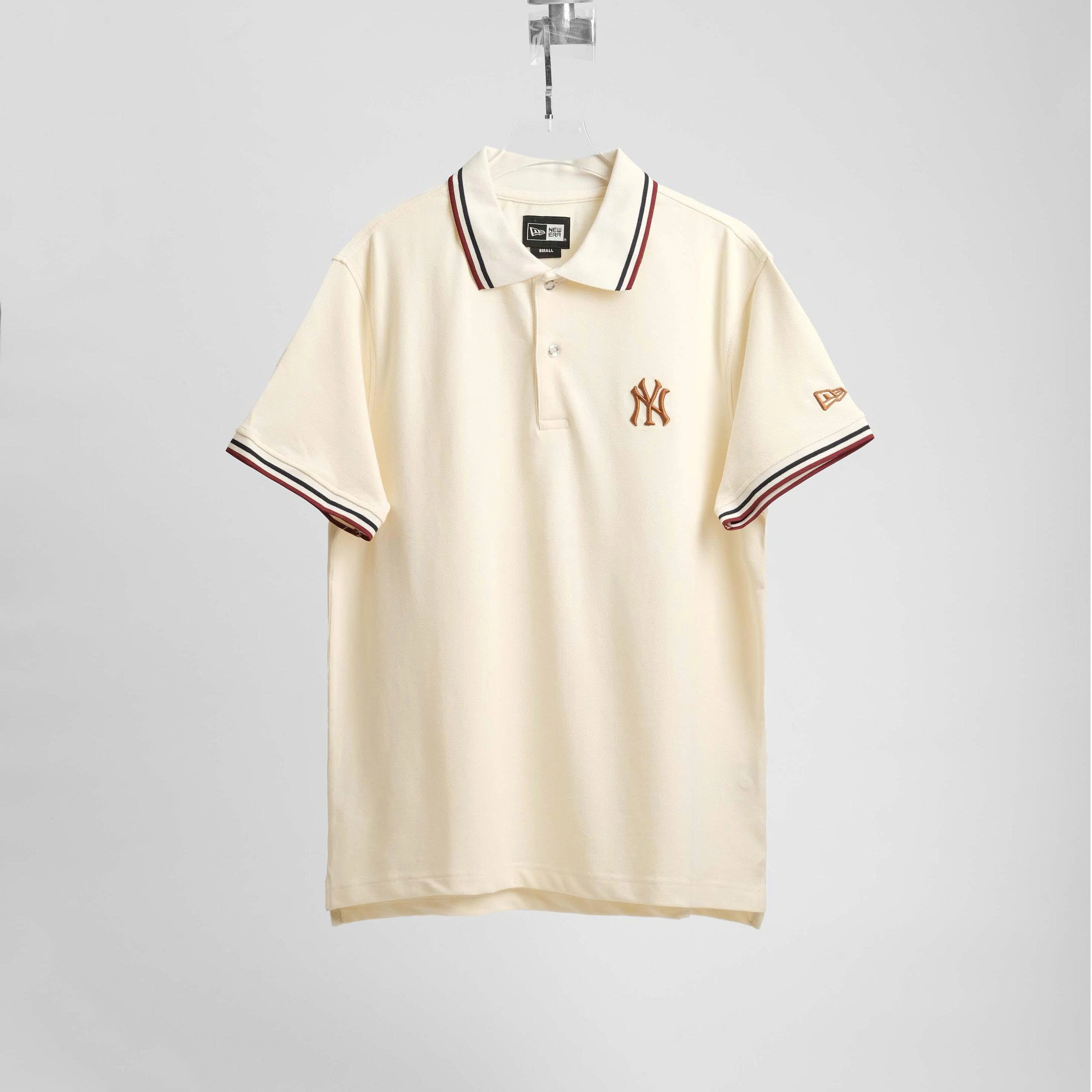 2770 - Áo Polo New Era NY Trắng Kem Cổ Đen Đỏ [HÀNG CHÍNH HÃNG]