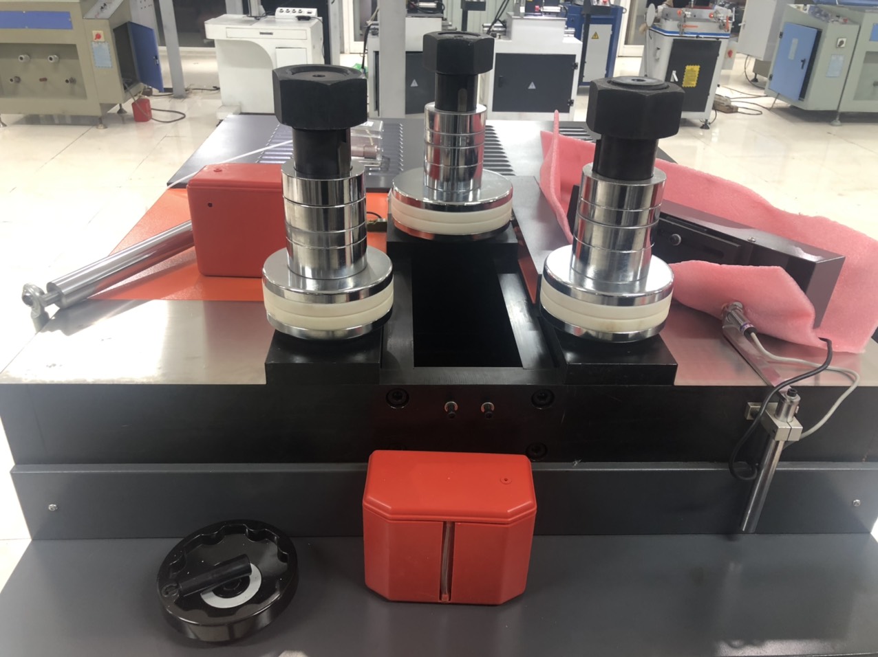 Máy Uốn Vòm HP05-UV200CNC-2