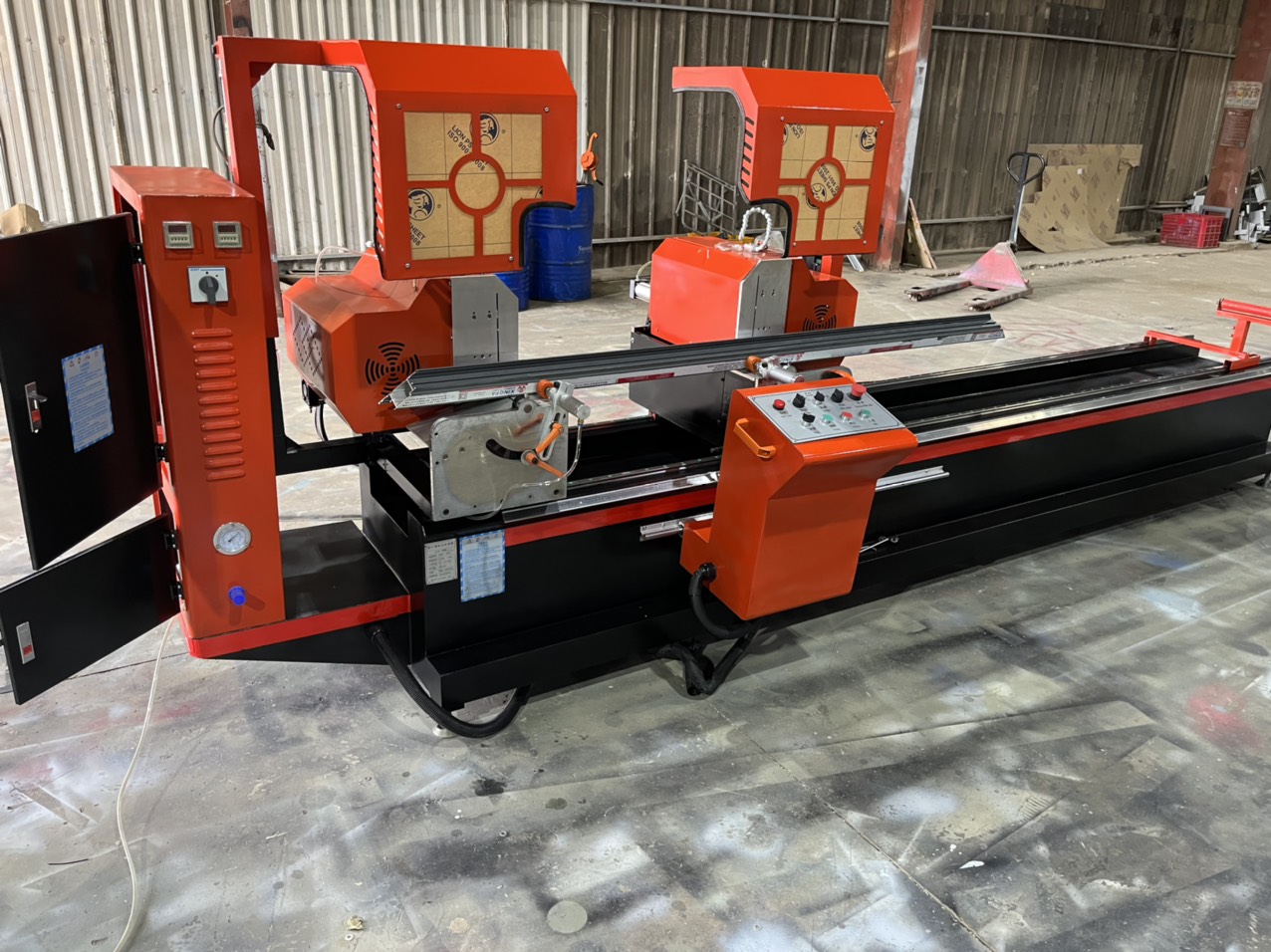 Máy cắt nhôm hai đầu A420