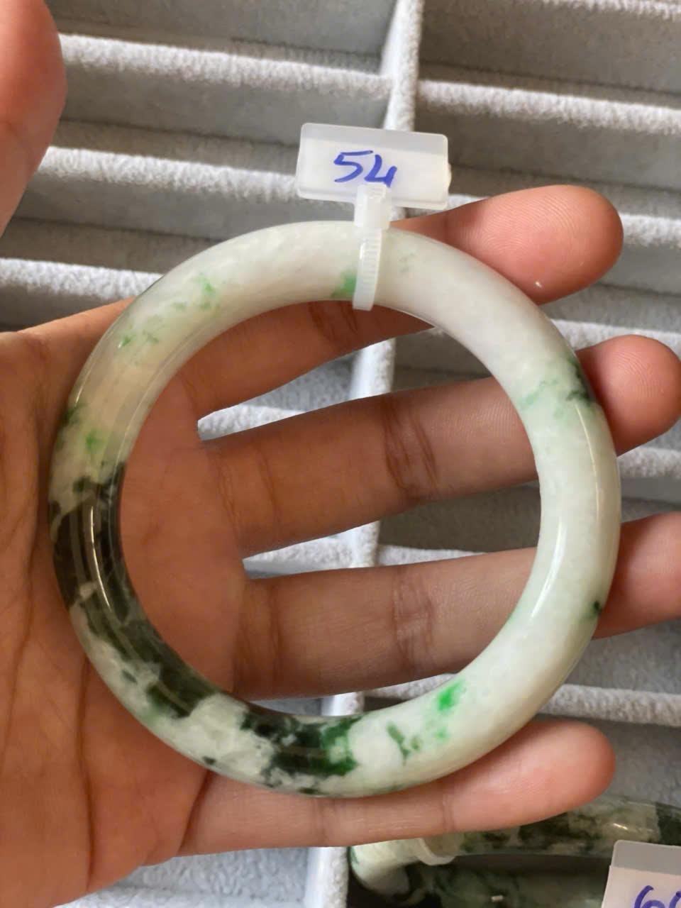 Vòng Đá Cẩm Thạch Mẫu Mã Đẹp Mắt