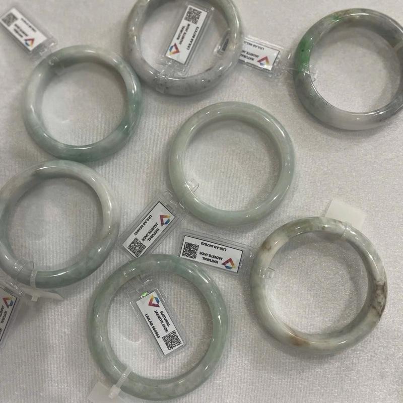 Vòng Đá Cẩm Thạch Đẹp Độc Đáo