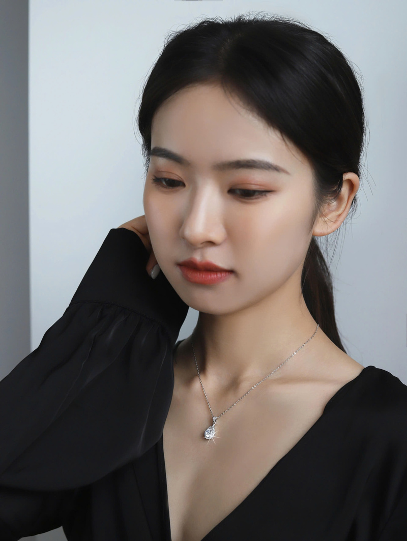 Dây Chuyền ESME ESHK011 Kim Cương Đá Moissanite Bạc 925 Xi Kim 5 lớp
