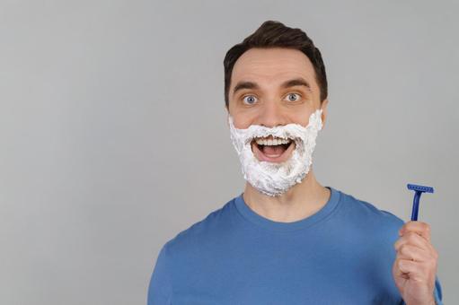 Nam Giới Có Cần Kem Cạo Râu Không? Lợi Ích Và Cách Sử Dụng Đúng