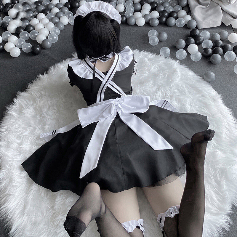 Cách Khiến Chàng “Đổ Gục” Khi Bạn Diện Bộ Hầu Gái Sexy Trong Màn Nhập Vai