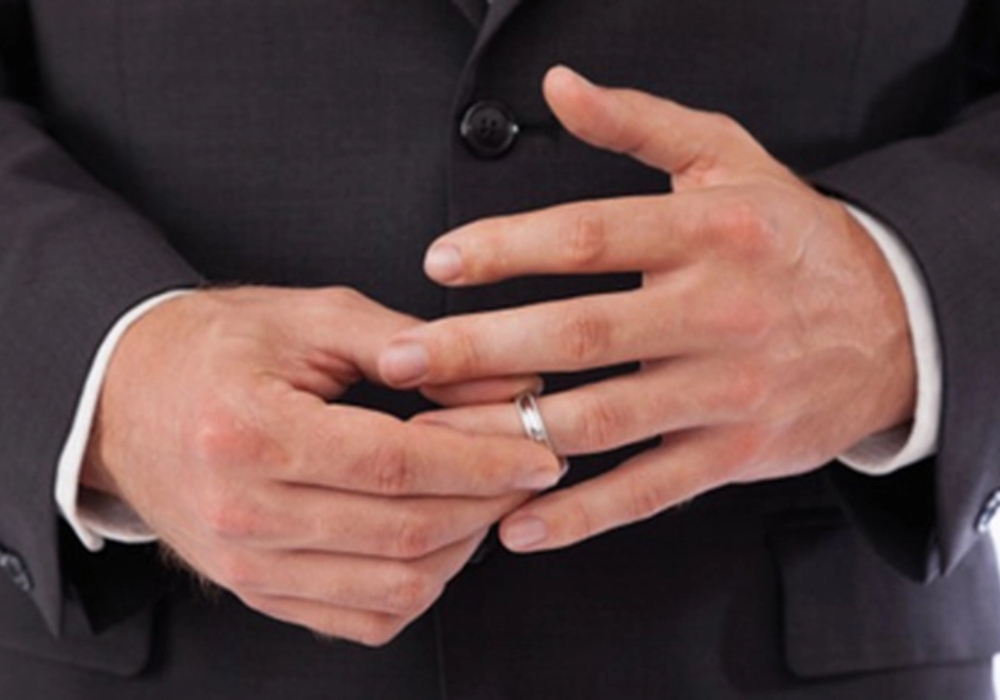 Cách nhận biết chồng ngoại tình: 12 dấu hiệu rõ ràng chị em nào cũng cần lưu ý