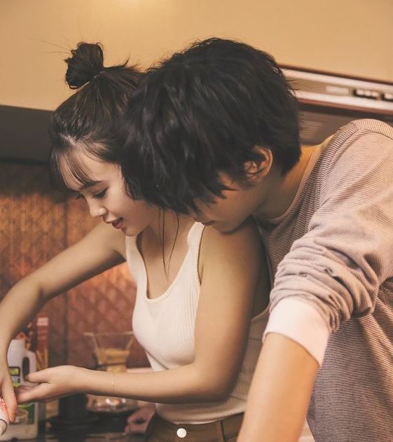 Chemistry Là Gì? Bí Mật “Phản Ứng Hóa Học” Trong Tình Yêu