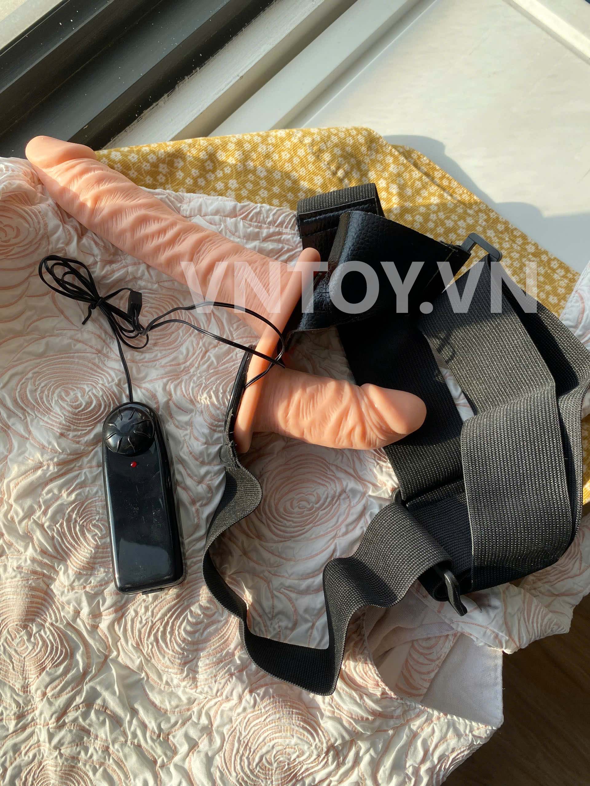 Dương vật giả đeo hông 2 đầu có rung – Double Strap-On Baile