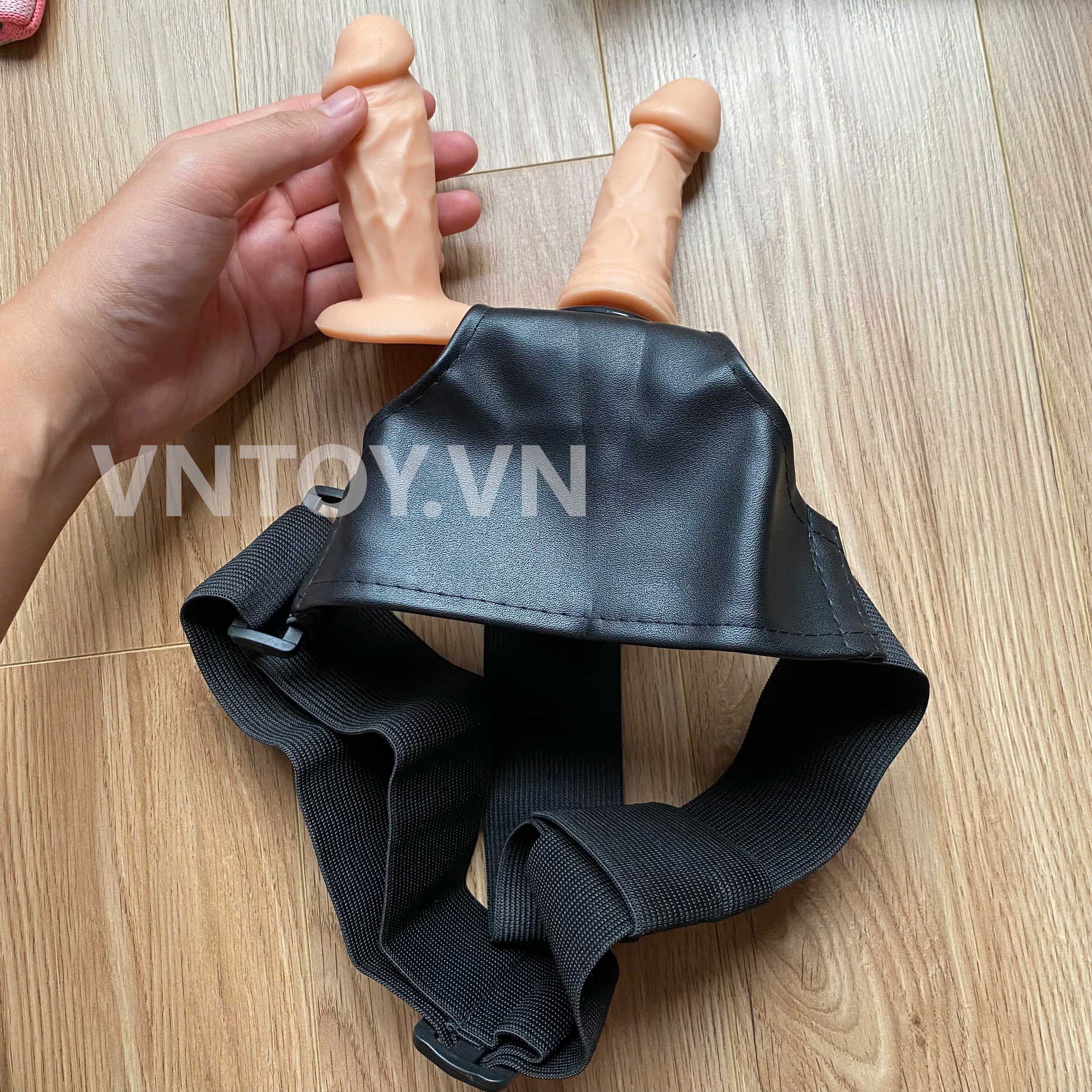 Dương vật giả đeo hông Jessica Strap-On kèm dây đai điều chỉnh