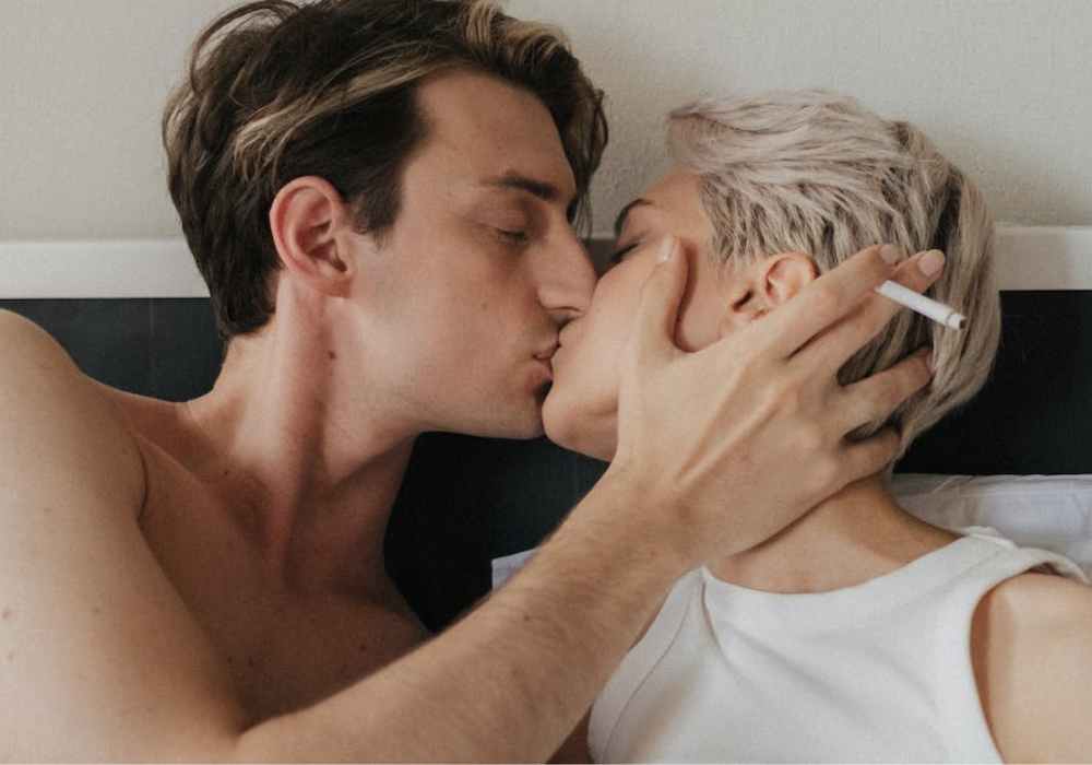 Con trai có bị kích thích khi hôn không? Giải mã phản ứng thật của phái mạnh