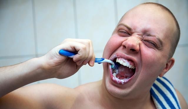 Hôn Nhau Có Lây Bệnh Sùi Mào Gà Không? Sự Thật Là Gì?