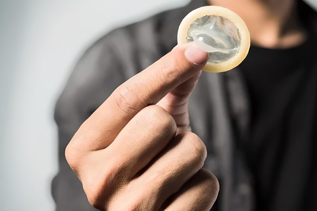 Dùng Bao Cao Su Nhiều Có Hại Gì Đến Cặp Đôi Không? Giải Đáp Chi Tiết Từ Chuyên Gia