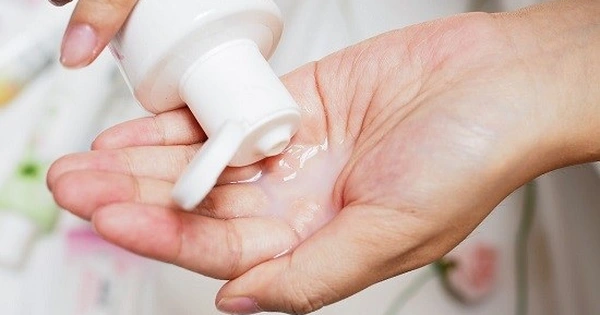 Vùng Kín Có Cặn Trắng Là Gì? Nguyên Nhân Và Cách Xử Lý Đúng Cách