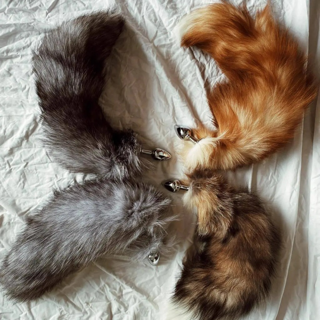 Đuôi cáo gắn hậu môn lông xù phích cắm Inox