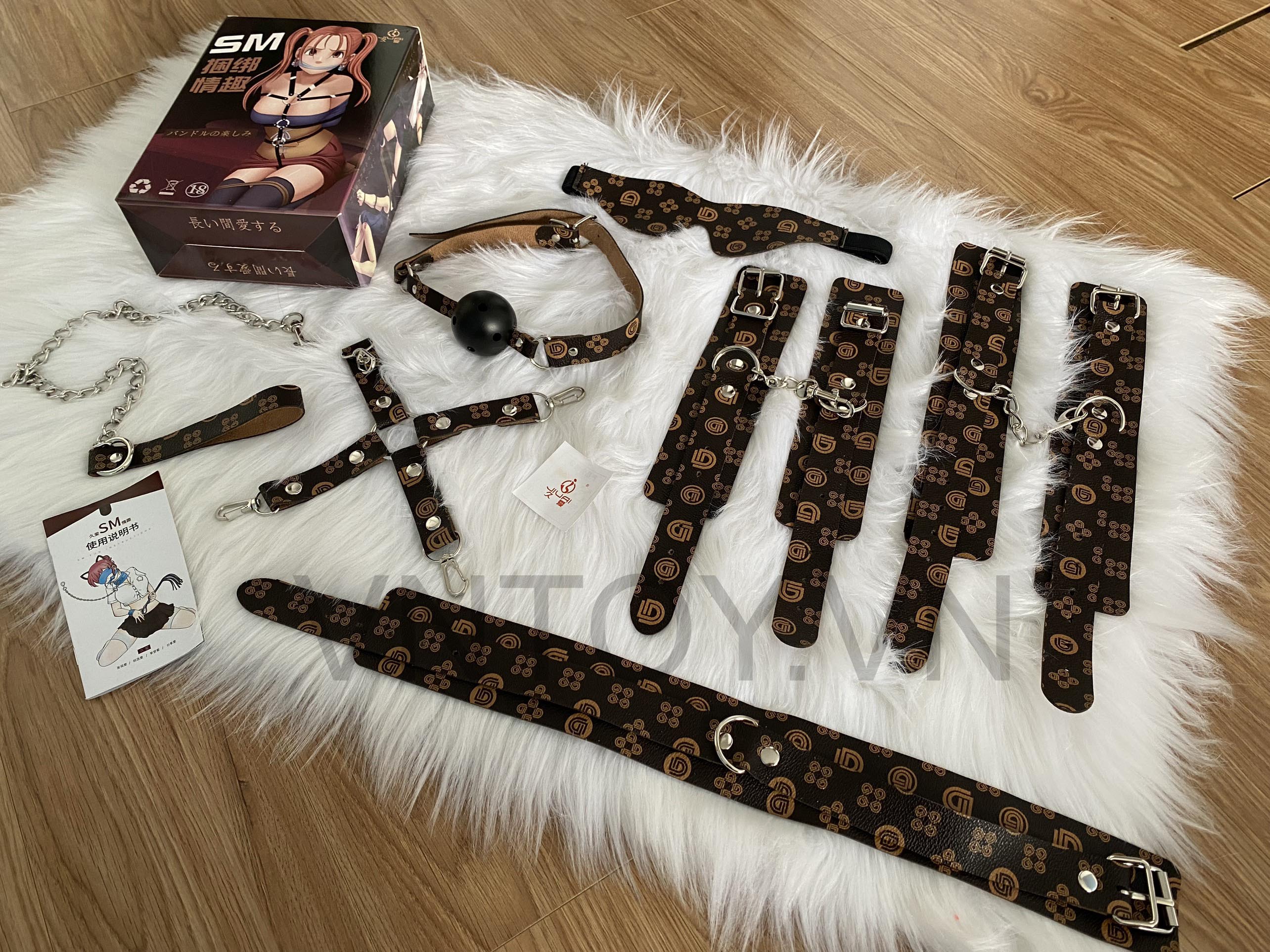Đồ chơi bạo dâm 7 món BDSM phong cách LV