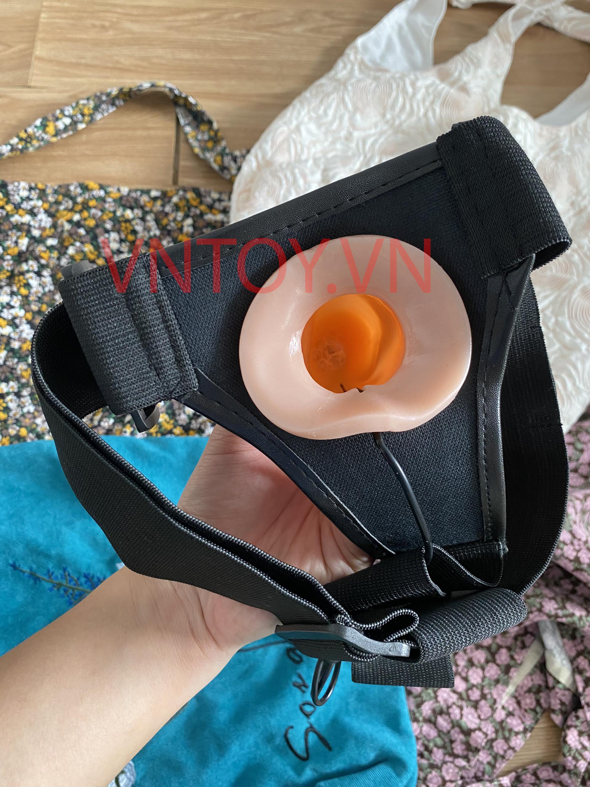 Dương vật giả dây đeo Baile có rung rỗng ruột