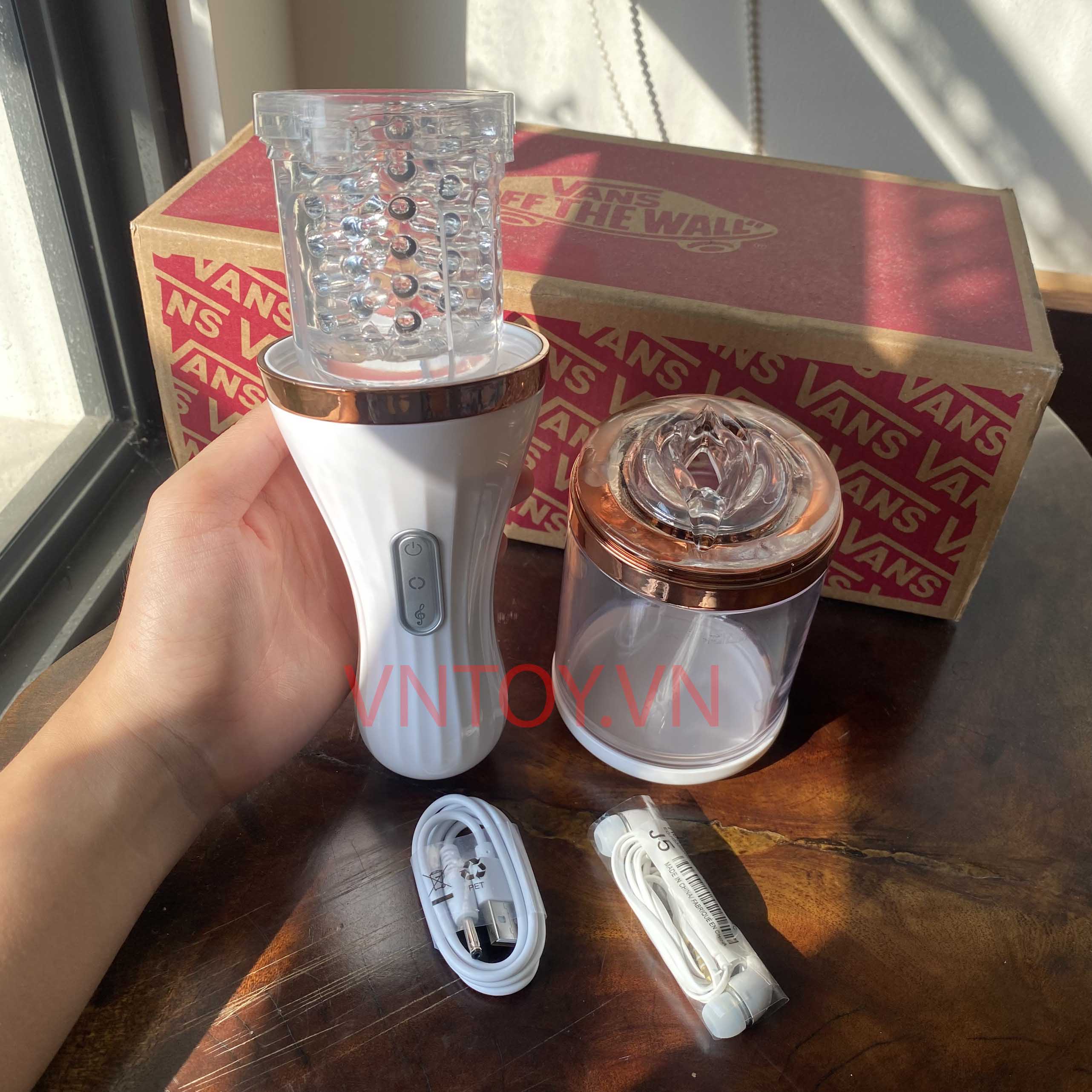 Cốc thủ dâm tự động Dibe xoay đảo chiều siết dương vật rên rỉ