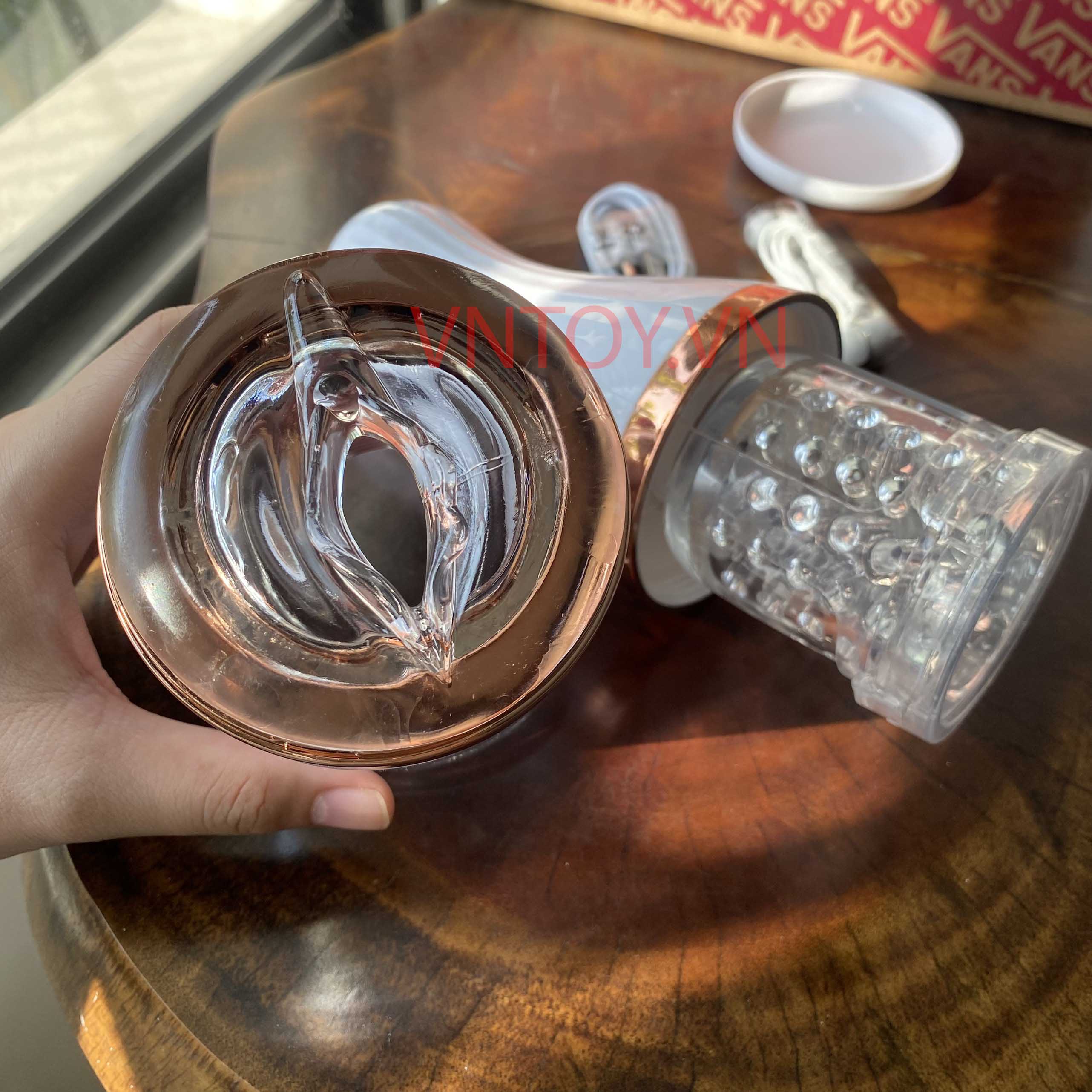 Cốc thủ dâm tự động Dibe xoay đảo chiều siết dương vật rên rỉ