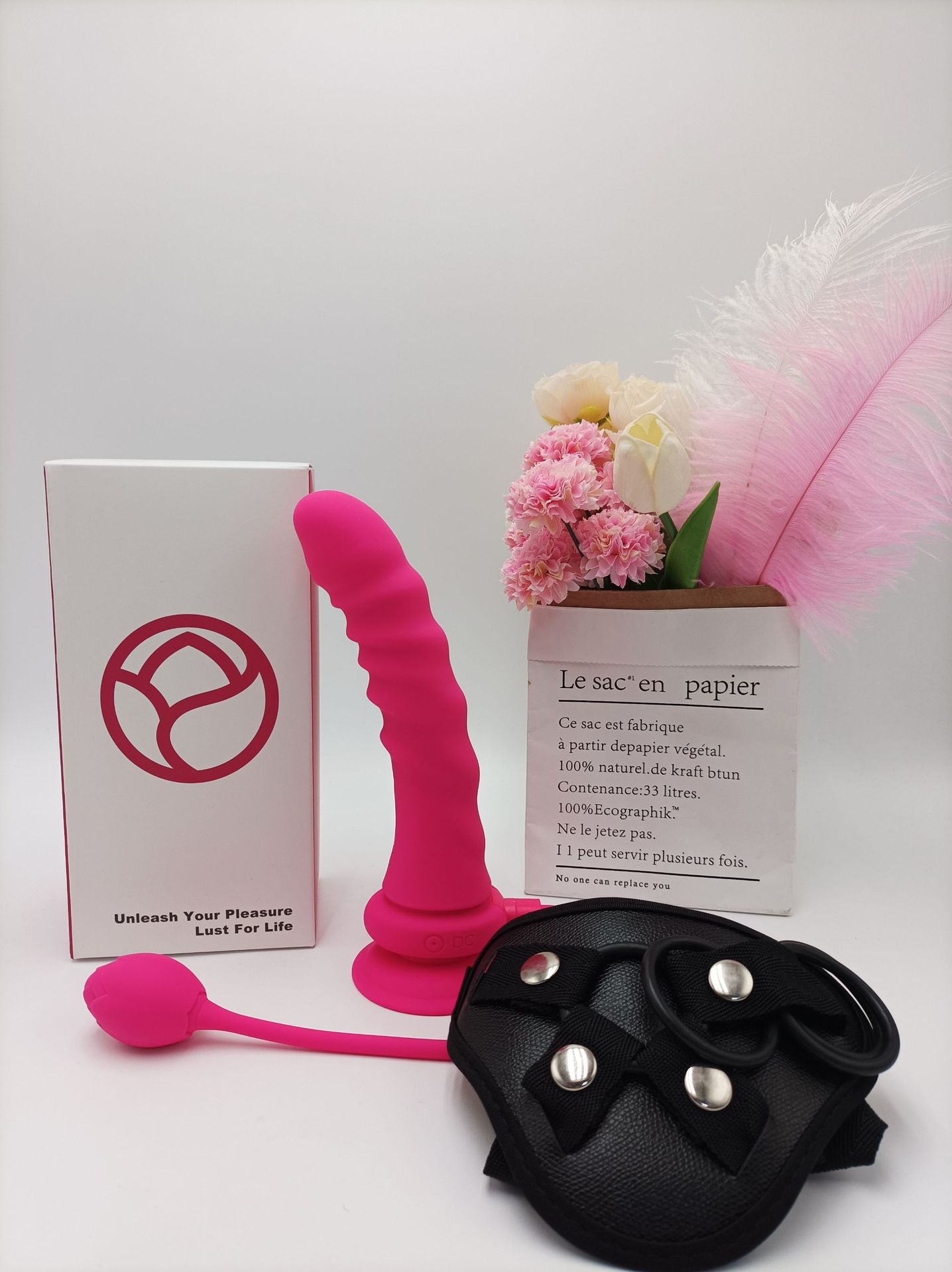 Dildo Les Đeo Hông Có Rung Điều Khiển Bluetooth Qua App