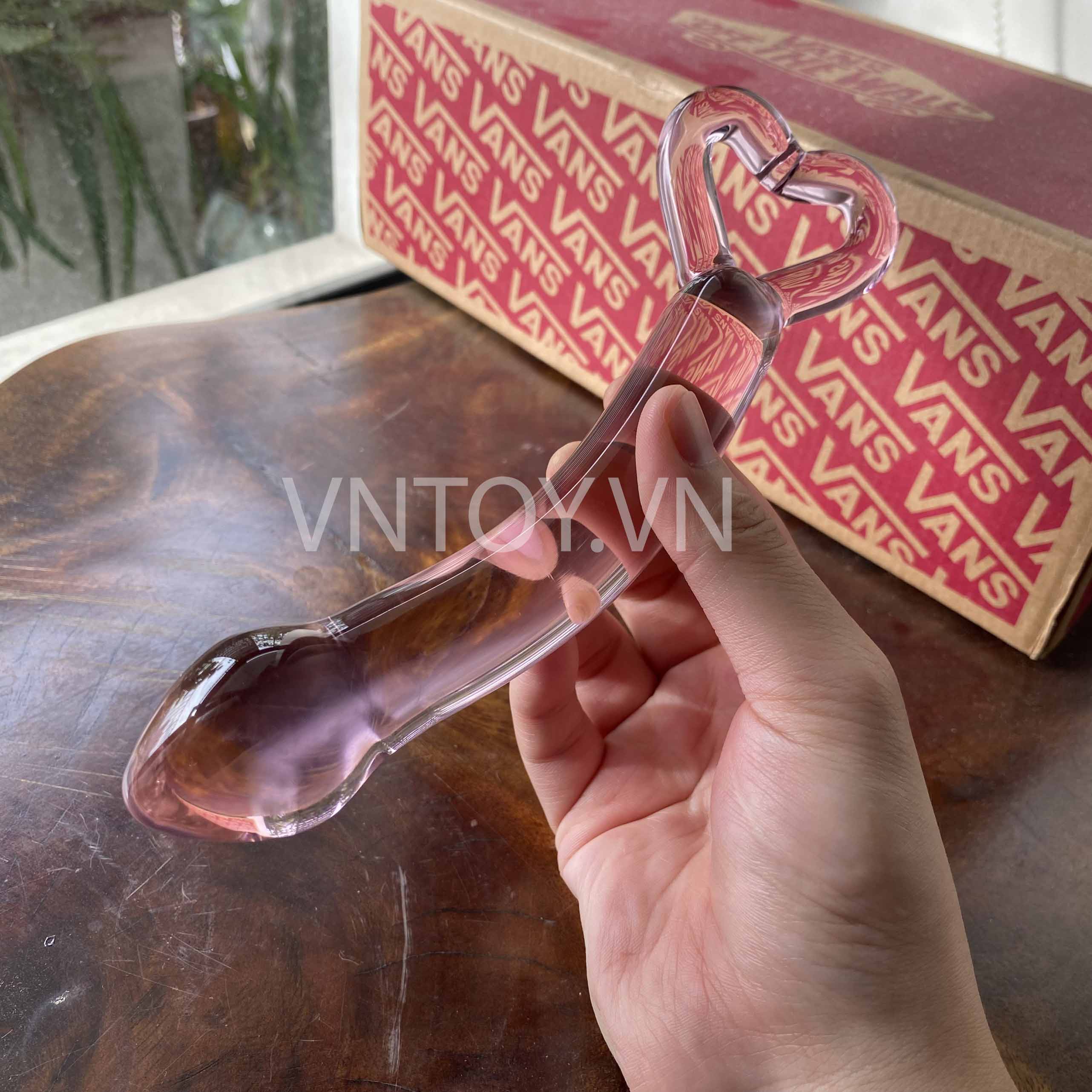 Dương vật giả pha lê cao cấp gắn hậu môn tay cầm trái tim