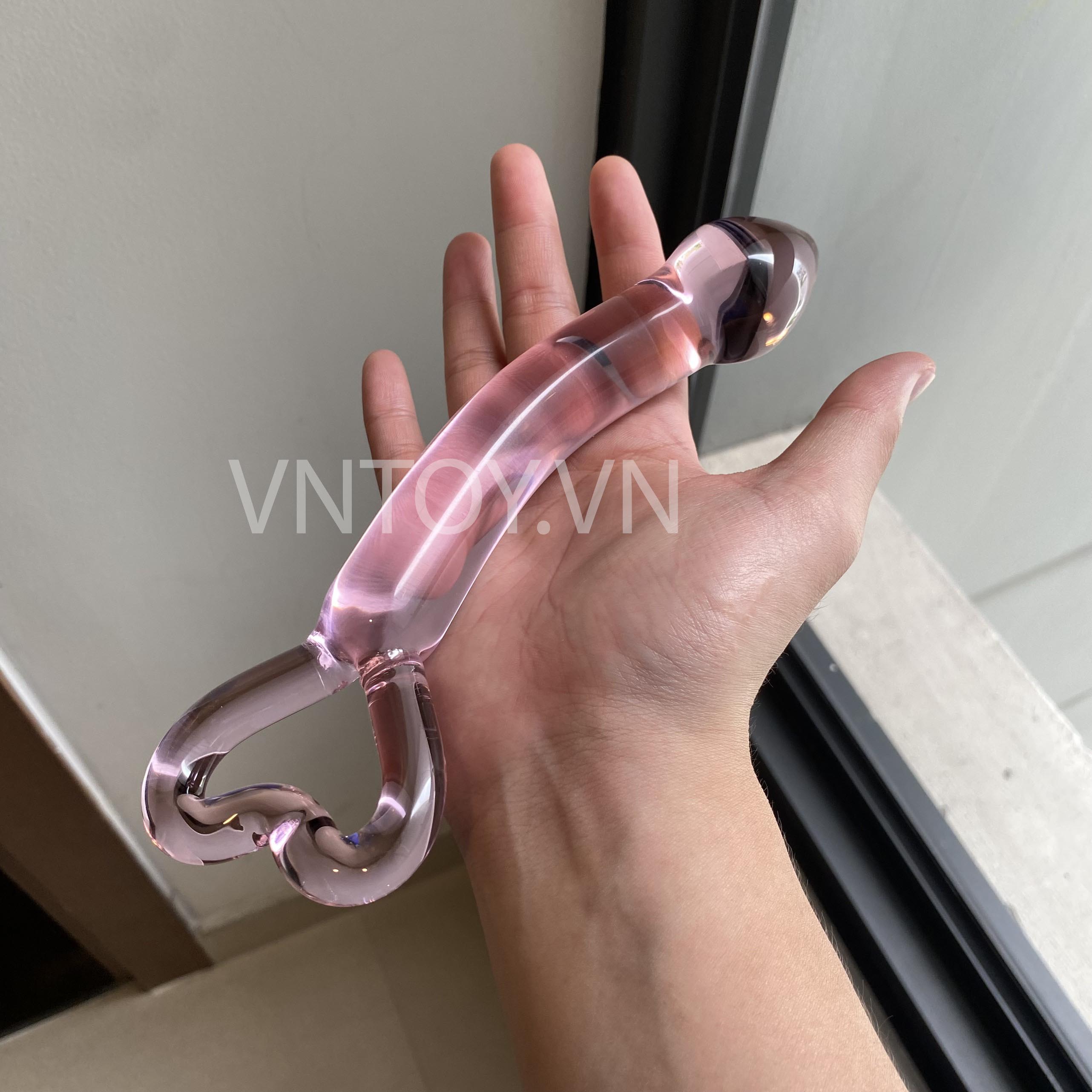 Dương vật giả pha lê cao cấp gắn hậu môn tay cầm trái tim